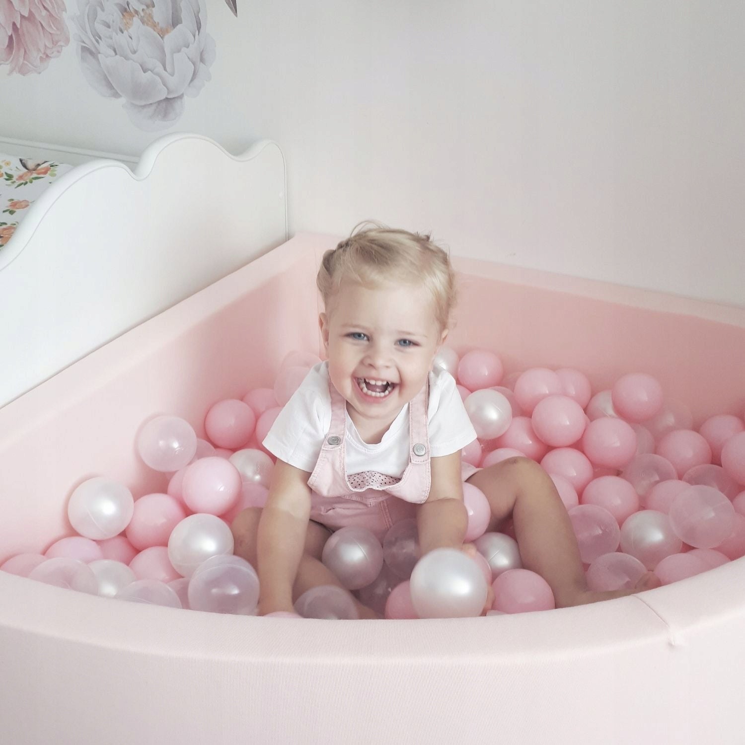 KiddyMoon Dry Triangular Pool For Children 200 Balls Product height 30 cm