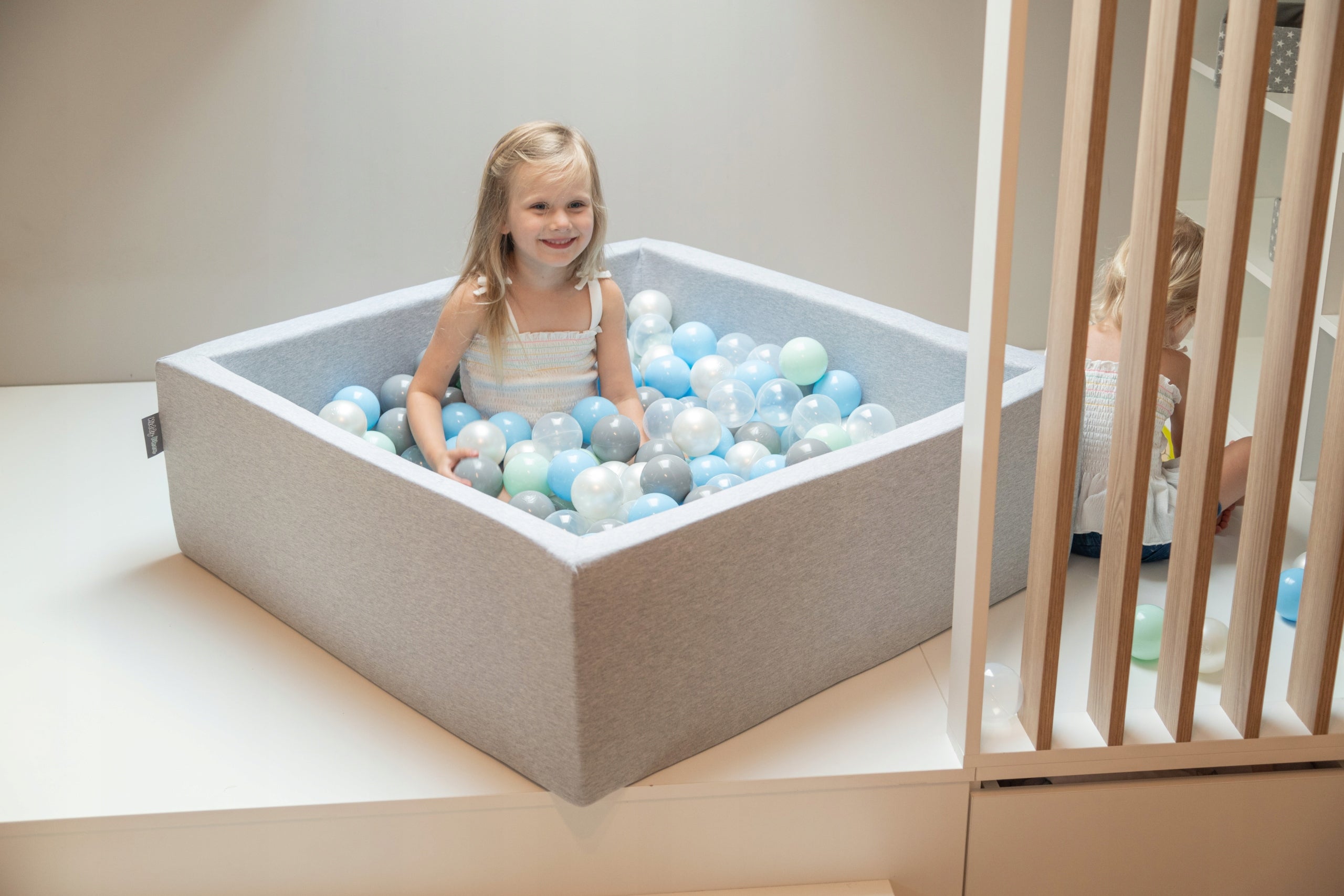 KiddyMoon Dry pool square 200 balls Color multicolor
