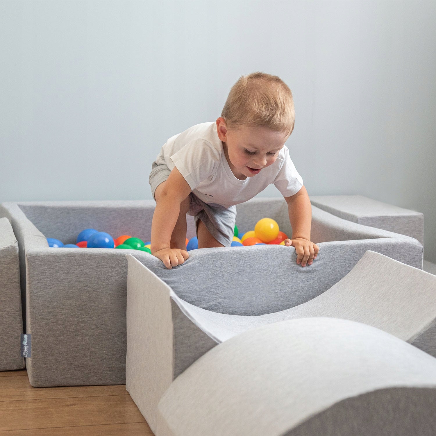 KiddyMoon Foam Set Square Toys FOR CHILDREN 200 balls PPZP-TR30D-112 Color transparent