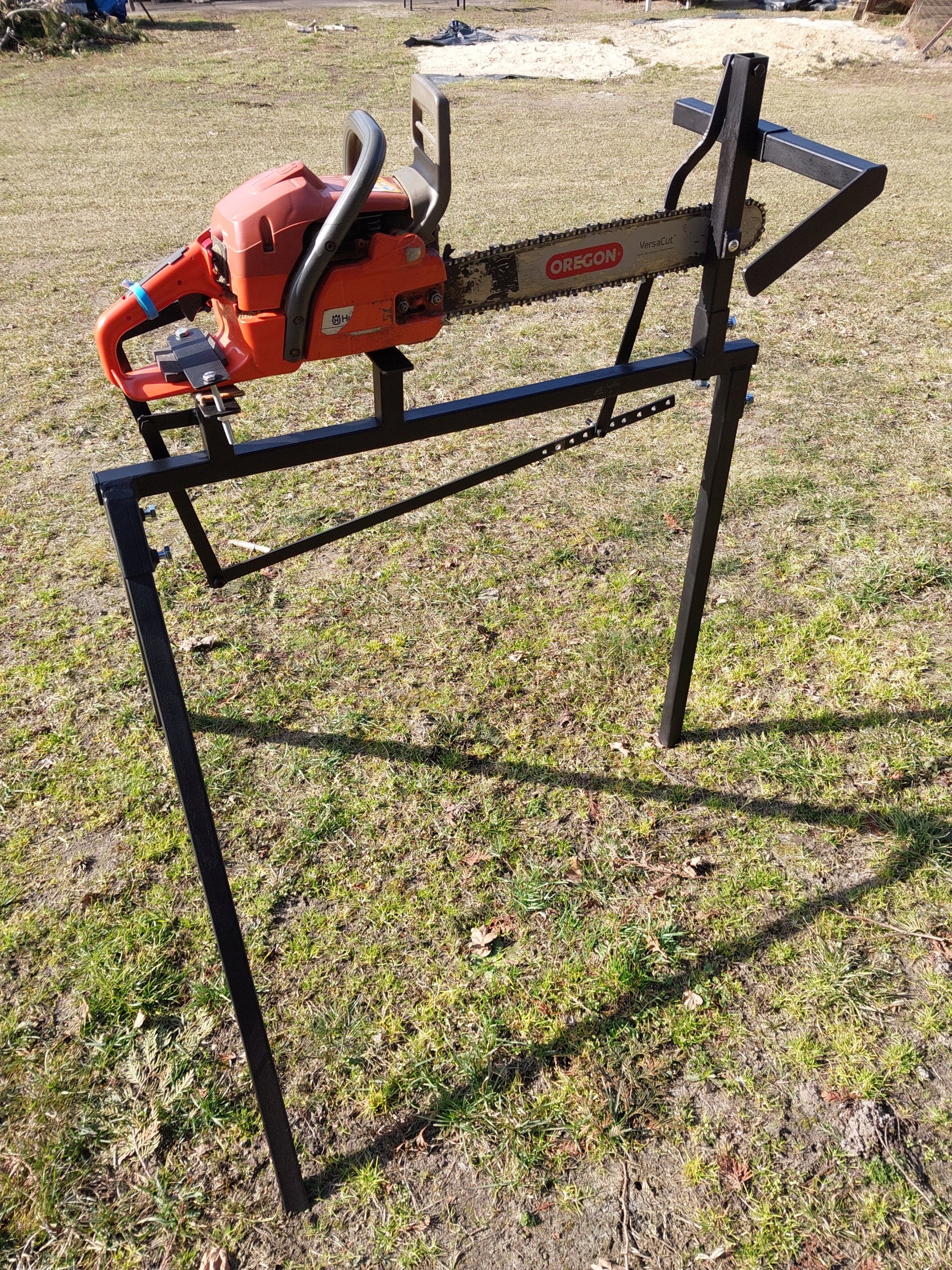 Kiwi stand for self-cutting wood with a chainsaw Manufacturer code Kiwi Stojak do samodzielnego cięcia drewna