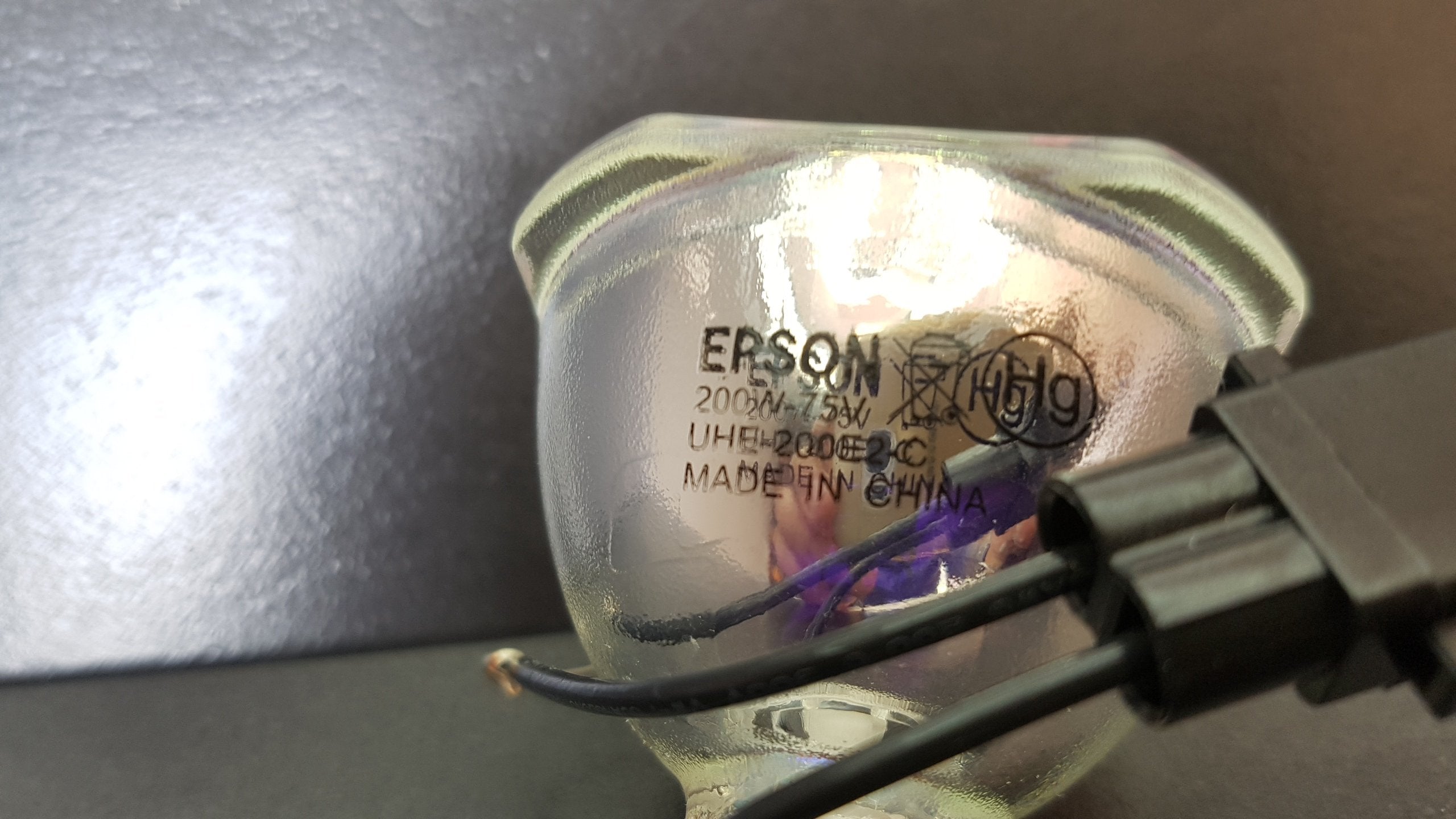 LAMP BULB EB-2040 EB-2055 ELPLP87 Manufacturer code UHE-230EA/B