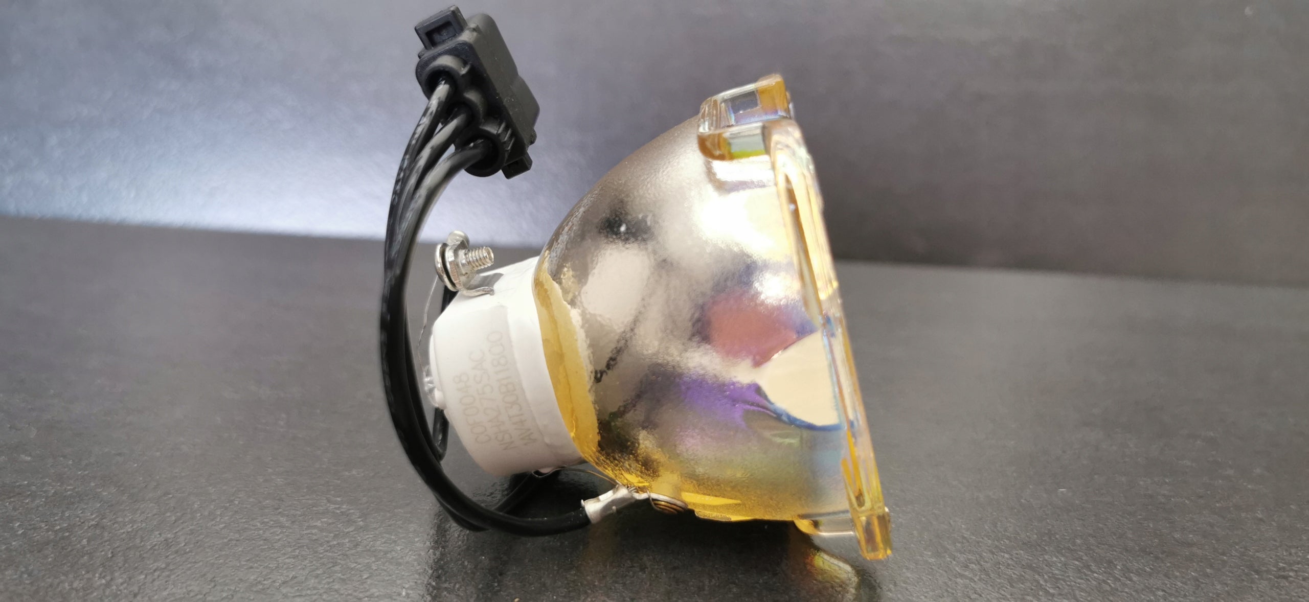 LAMP PT-AH1000 PT-AH1000E PT-AR100 PT-AR100U PT-LZ370 PT-LZ370E ET-LAA110 Packaging status original