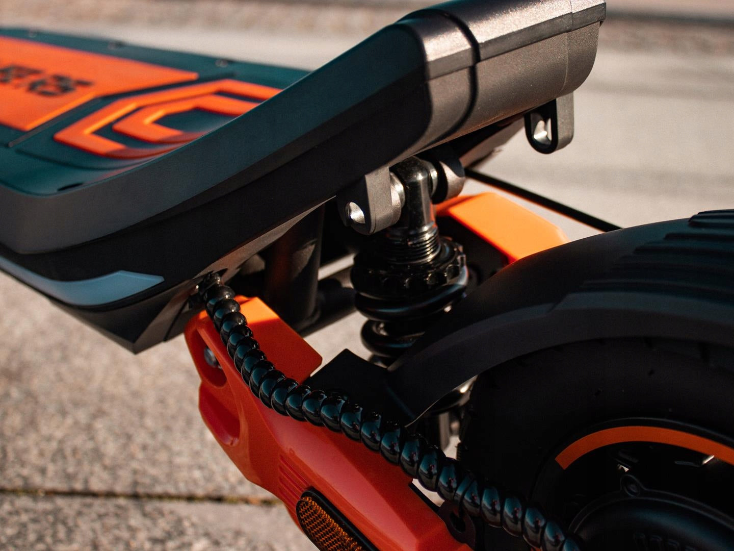 LARGE ELECTRIC SCOOTER LONG PLATFORM RANGE 60KM TECHLIFE R5 Model TECHLIFE R5