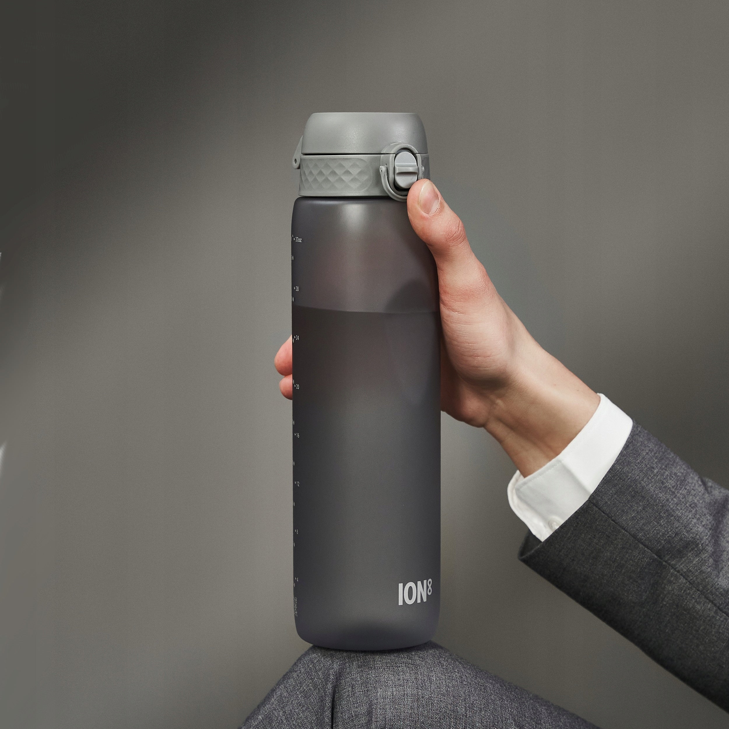 LARGE WATER BOTTLE -ATEST PZH- GREY SPORTS GYM TRAINING ION8 1 LITER Manufacturer code I8RF1000GRY