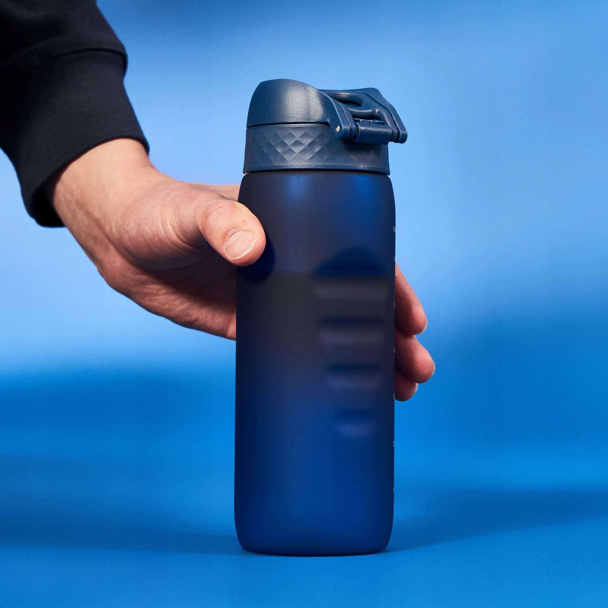 LARGE WATER BOTTLE NAVY BLUE -ATEST PZH- SPORT TRAINING - ION8 0,75 L 750 ml Brand Ion8