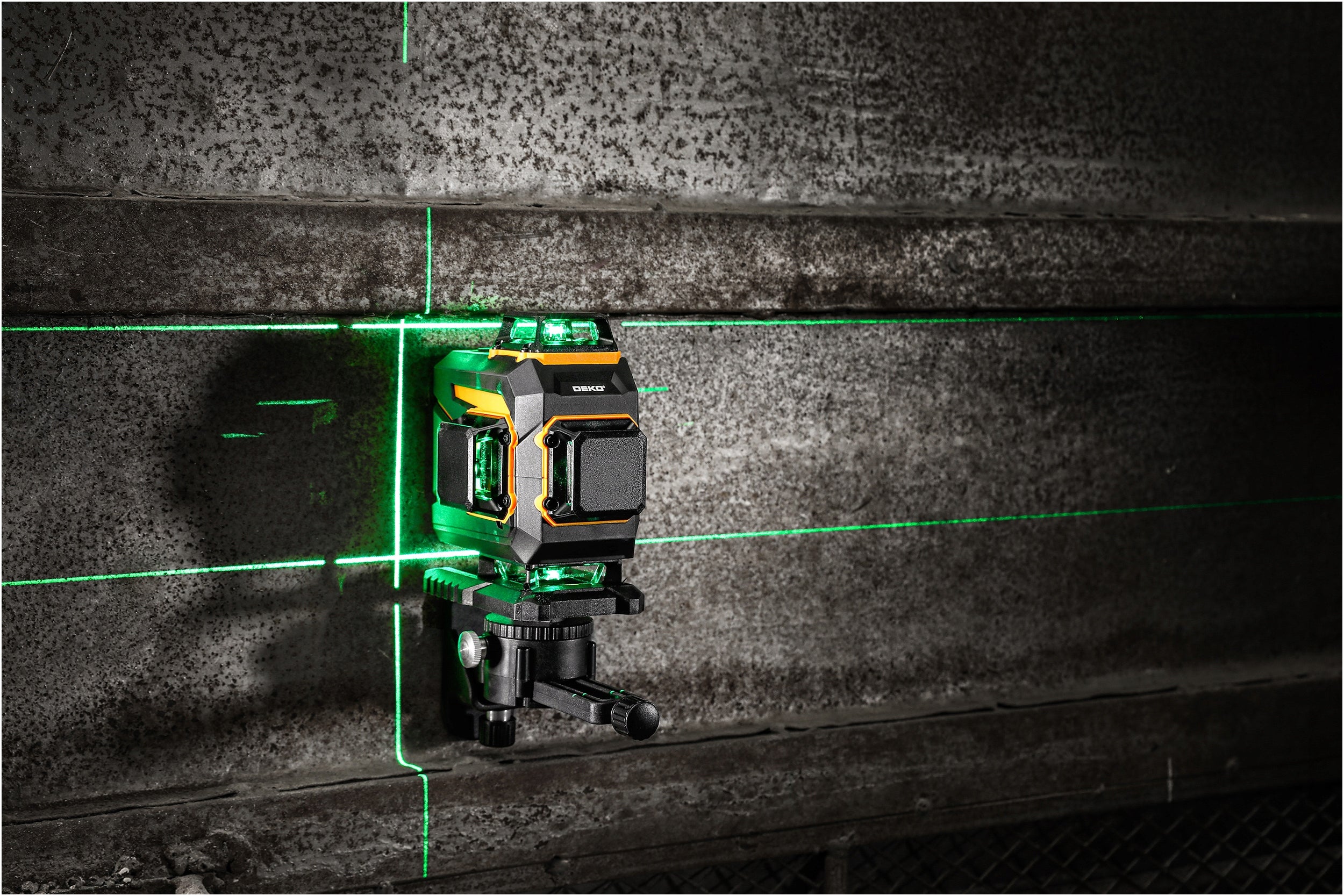 LASER LEVEL 360 PRO PLANE 4D CROSS LASER GREEN DEKO Model DKLL16PS1 LASER KRZYŻOWY POZIOMICA LASEROWA