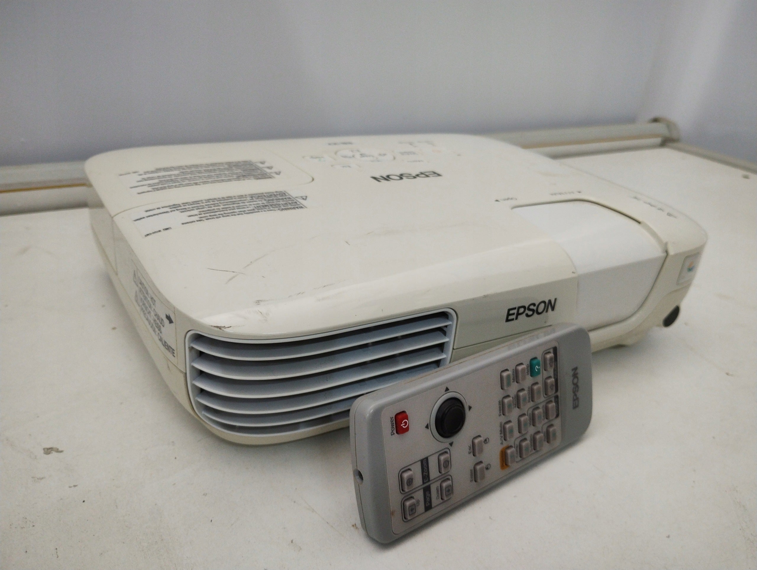 LCD projector Epson EB-X7 white 2775 h Opportunity Manufacturer code EB-X7