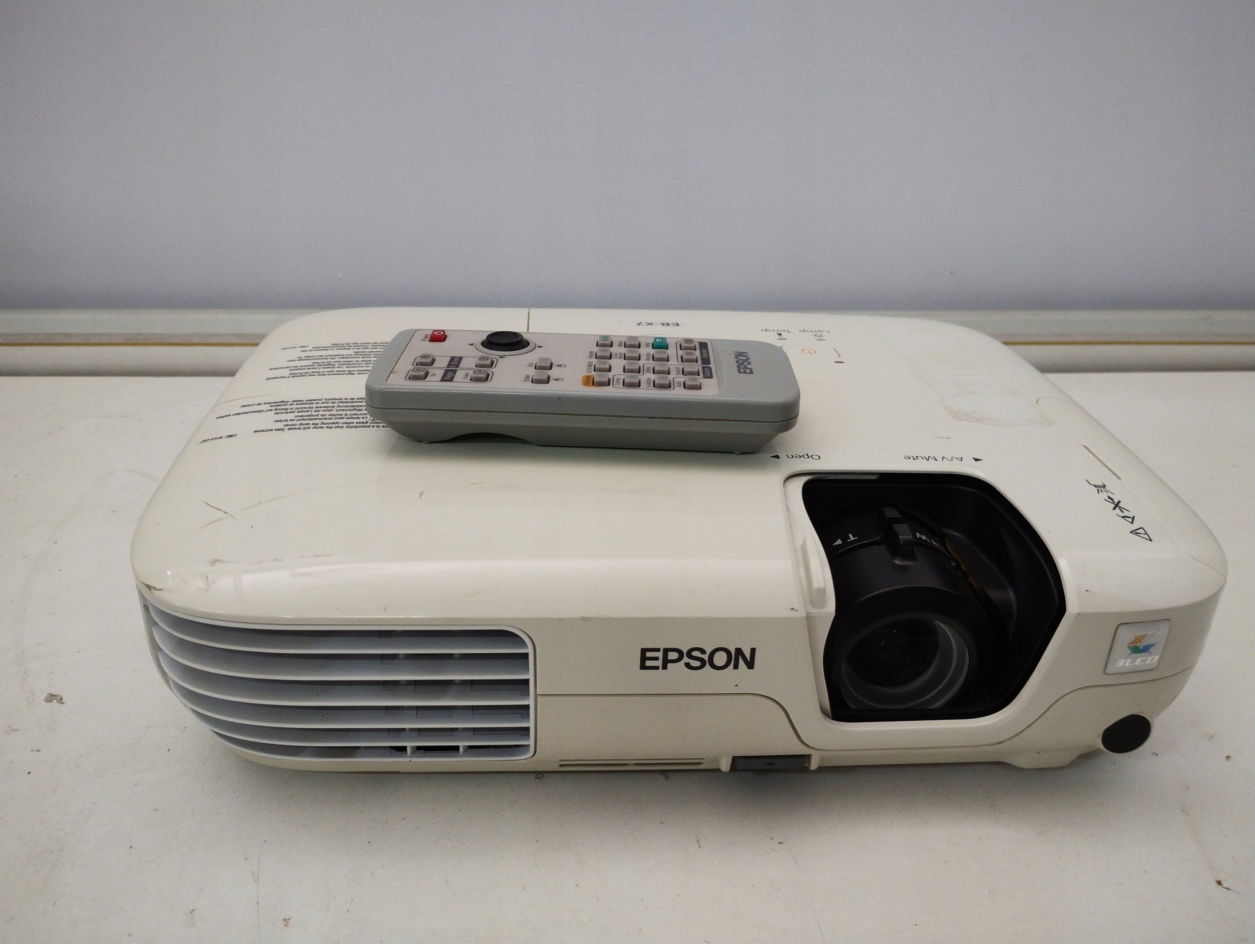 LCD projector Epson EB-X7 white 2775 h Opportunity