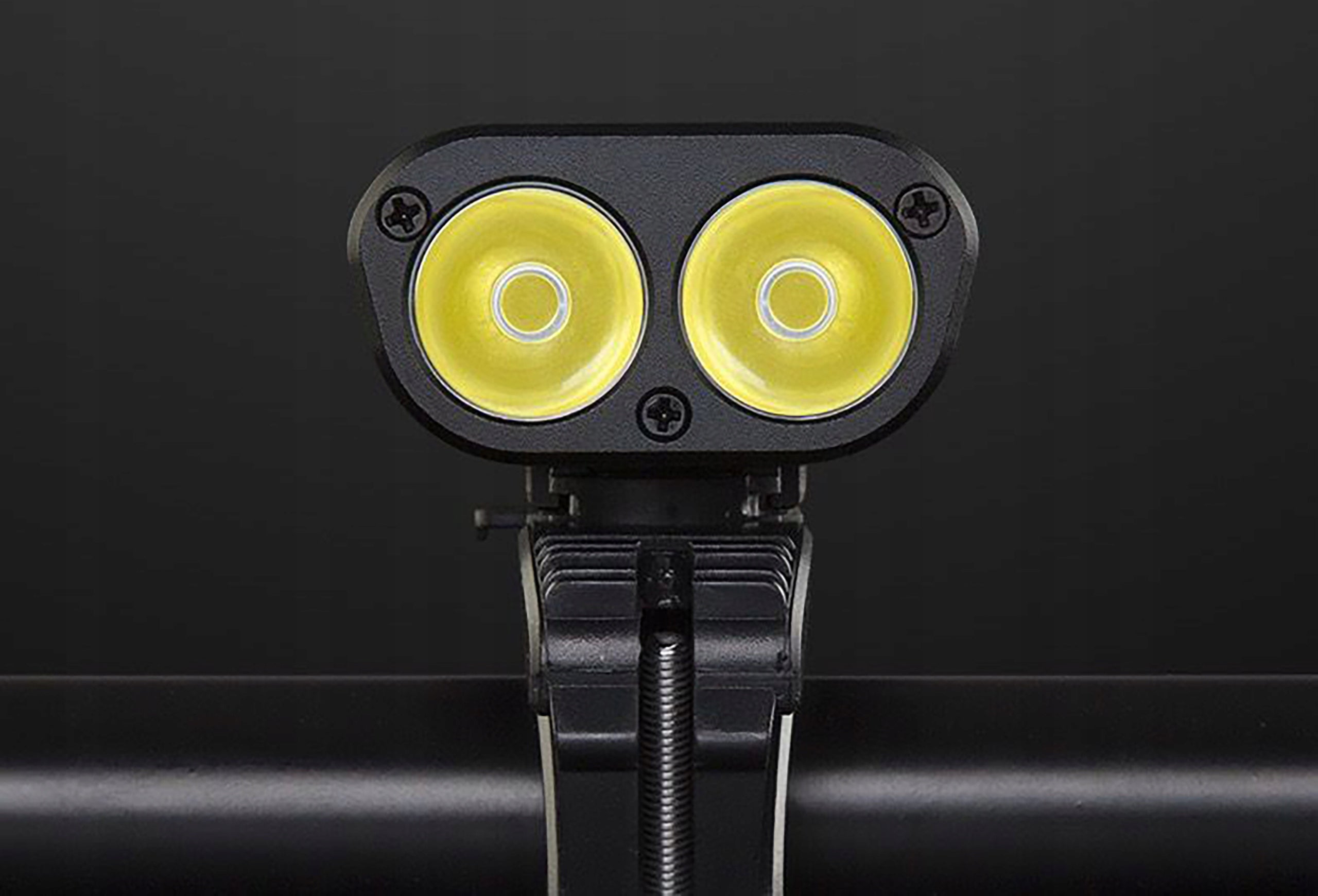 LED BIKE LIGHT FRONT 1800 LUMENS STRONG + REAR BICYCLE LIGHTS Light beam 1800 lm