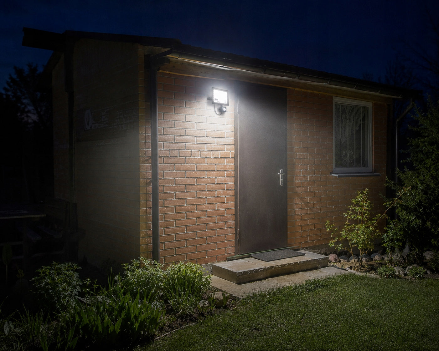 LED LAMP WITH MOTION SENSOR 30W HALOGEN Floodlight IP67 REFLECTOR Manufacturer code LAMPA LED Z CZUJNIKIEM RUCHU, HALOGEN 30W