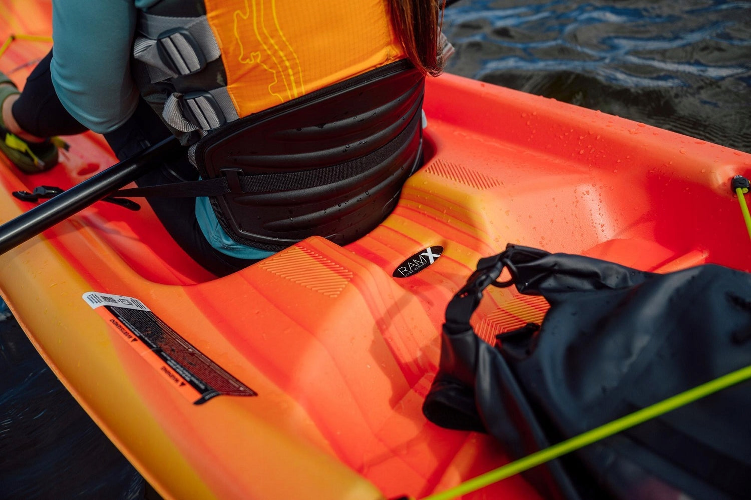 LIGHT STABLE SINGLE KAYAK SIT ON TOP SENTINEL 100 PELICAN Weight 18 kg
