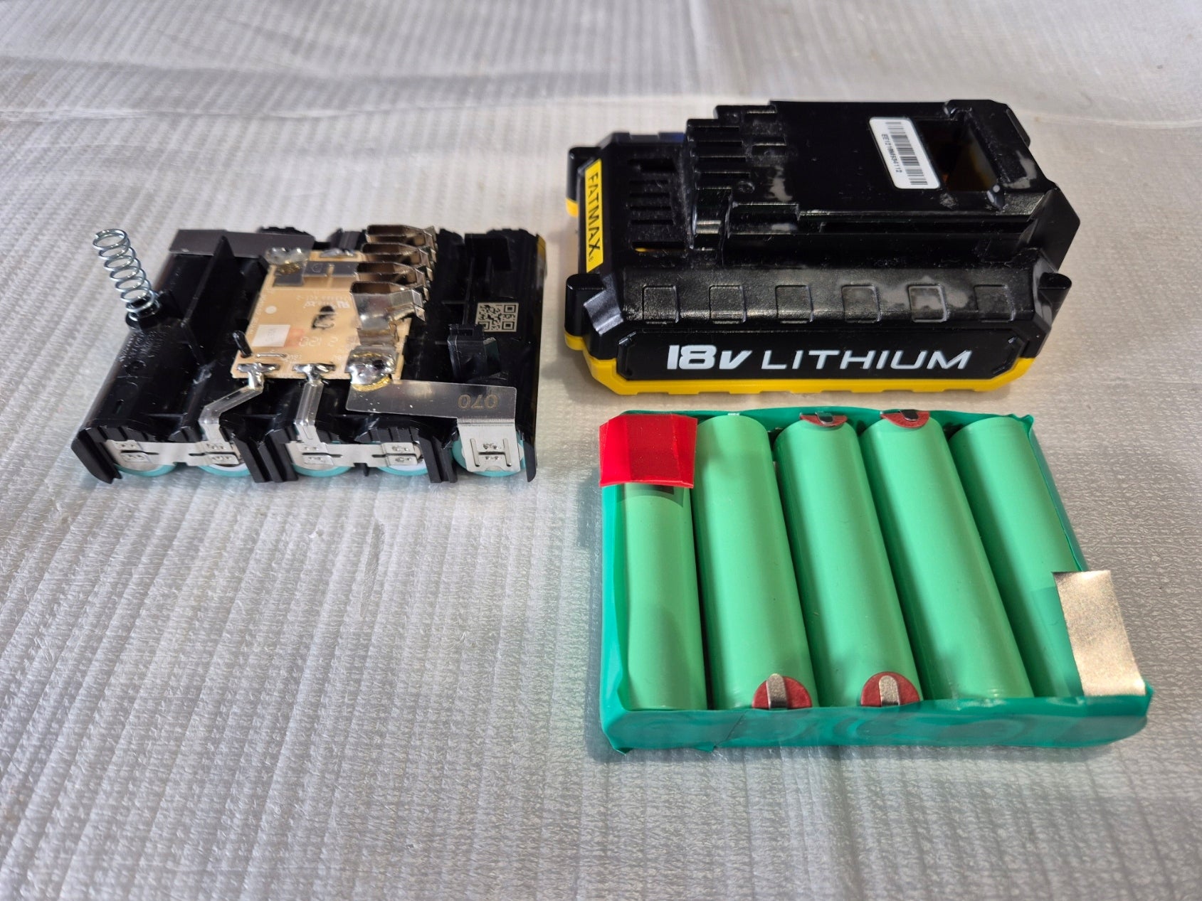 Li-Ion Battery Stanley 18 V 2,5 Ah Cartridge Self-Replacement Package Batteries included yes