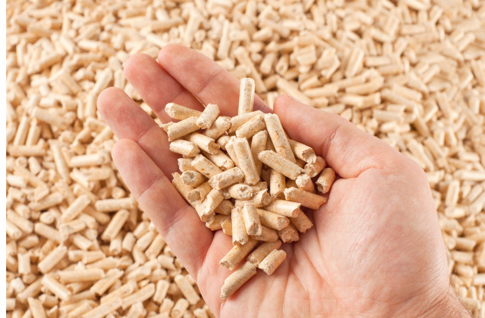 Light wooden pellet litter 15kg for cats, rabbits, rodents, pigs and hamsters Trade name Żwirek drewniany Feliks