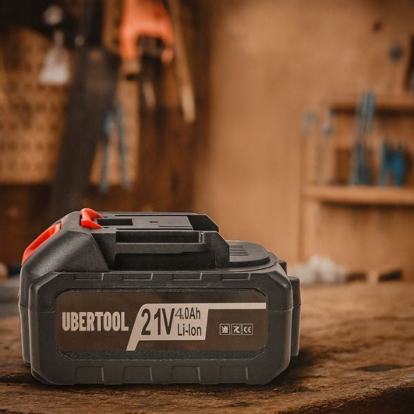 Lithium-ion battery for power tools 21V 4.0Ah Battery capacity 4 Ah