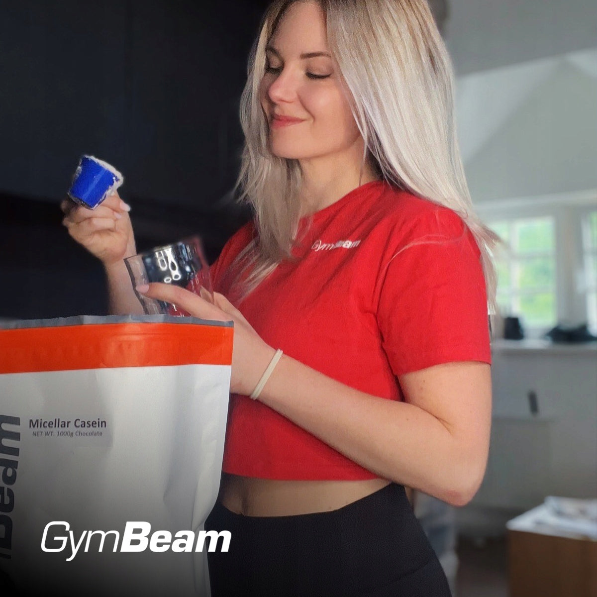 MICELLAR CASEIN NIGHT PROTEIN POWDER - GymBeam 1000g strawberry Packaging status original