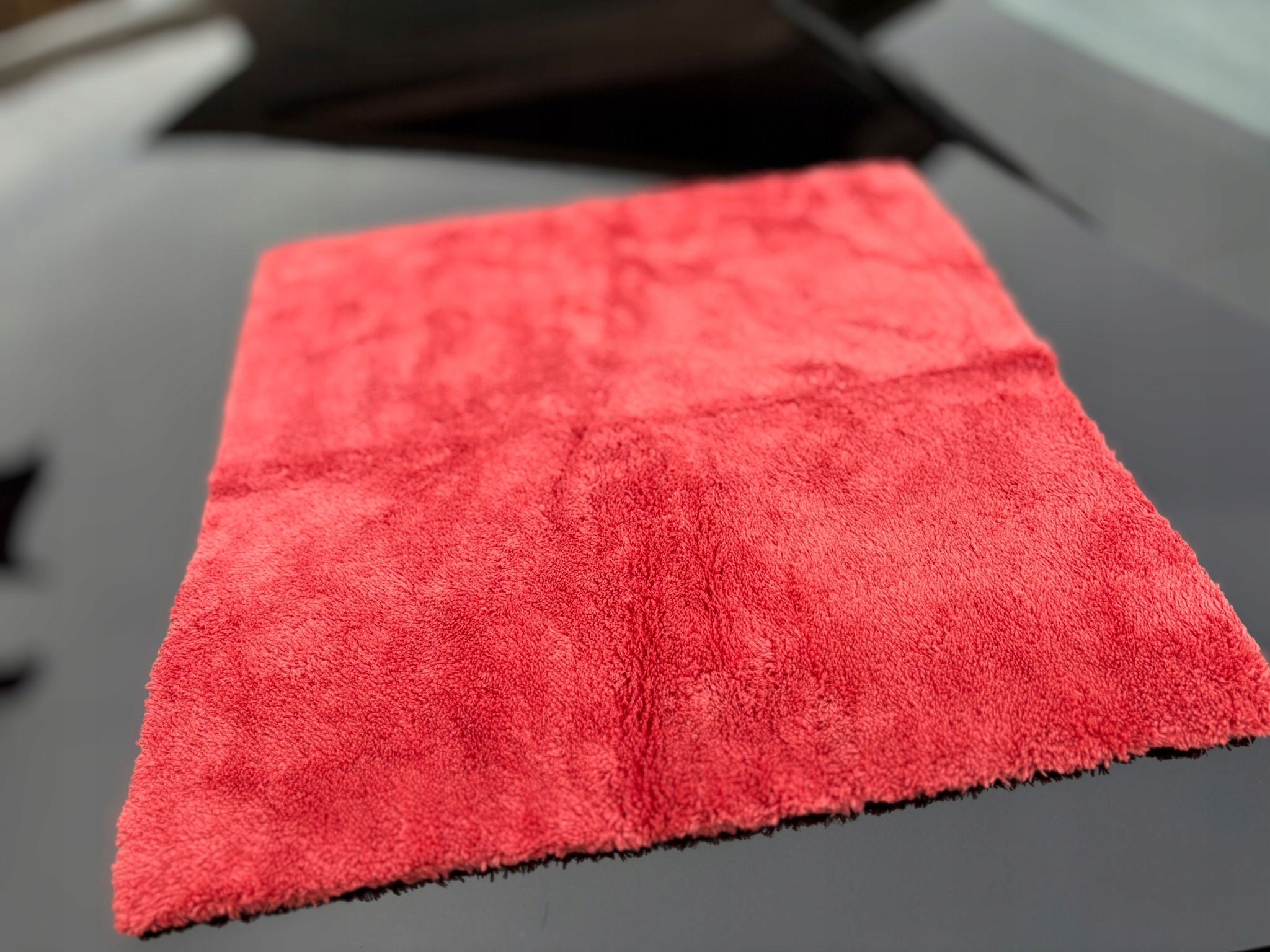 MICROFIBER CLOTH FOR CAR PAINT AND INTERIOR SEAMLESS 40X40CM 500GSM Manufacturer code MIKROFIBRA DO WNĘTRZ I LAKIERU 40X40 500GSM