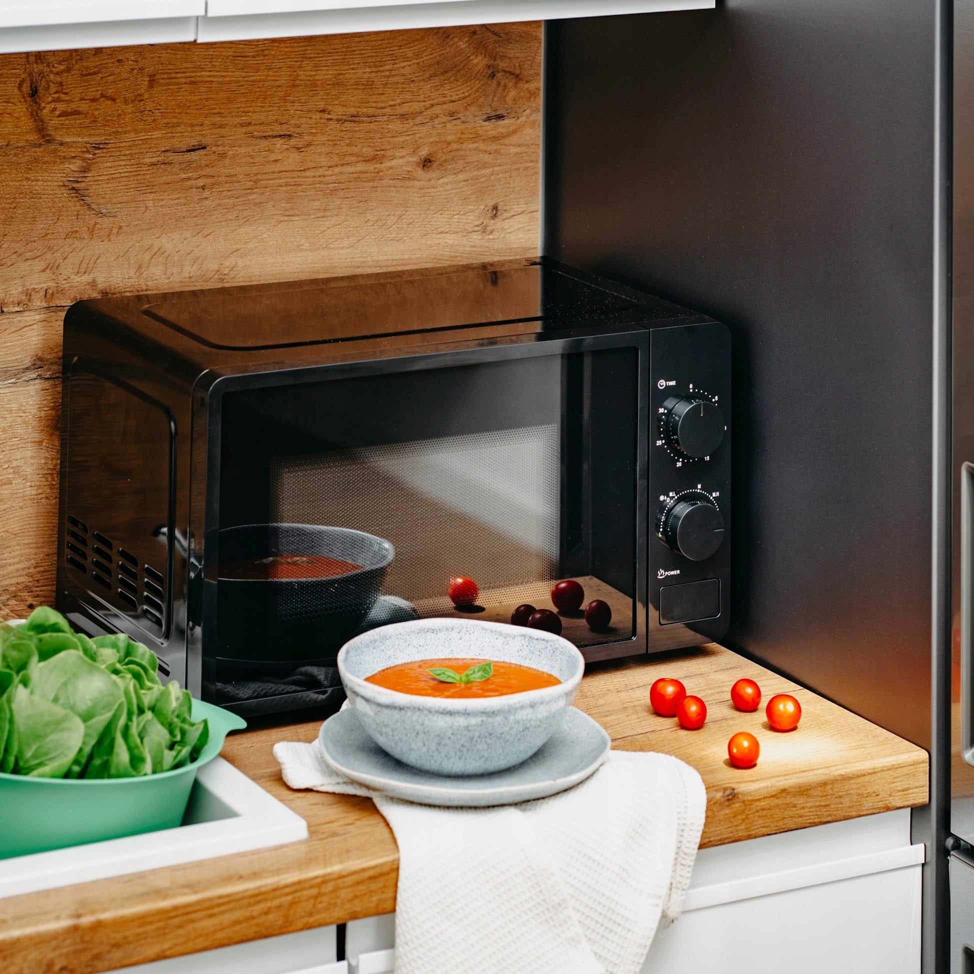 MICROWAVE OVEN MICROWAVE 20L POWER 700W BLACK FREESTANDING TIMER Manufacturer code AD 6206