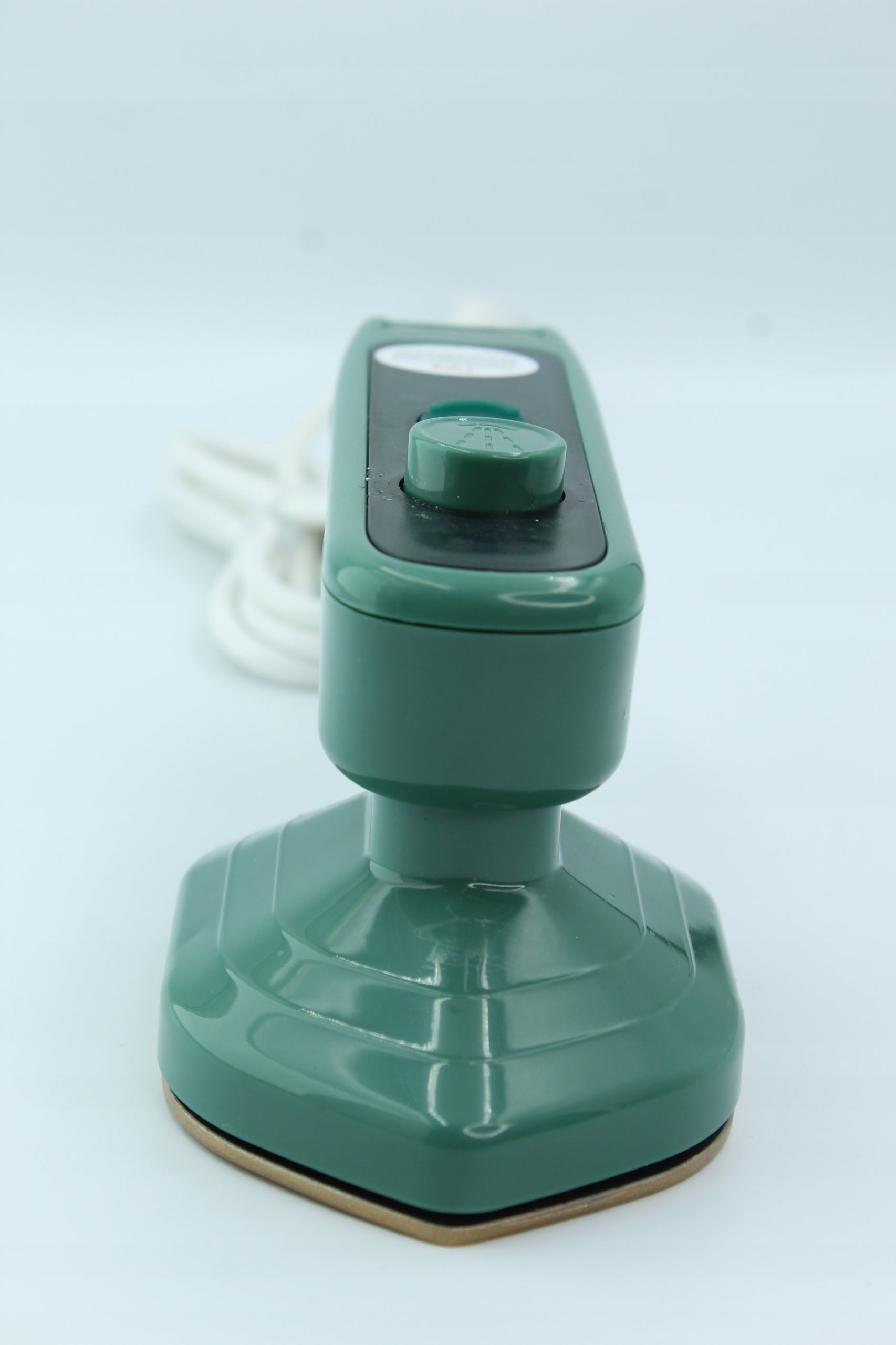 MINI CLOTHING STEAMER - MANUAL - QUICK STEAM Dominant color green
