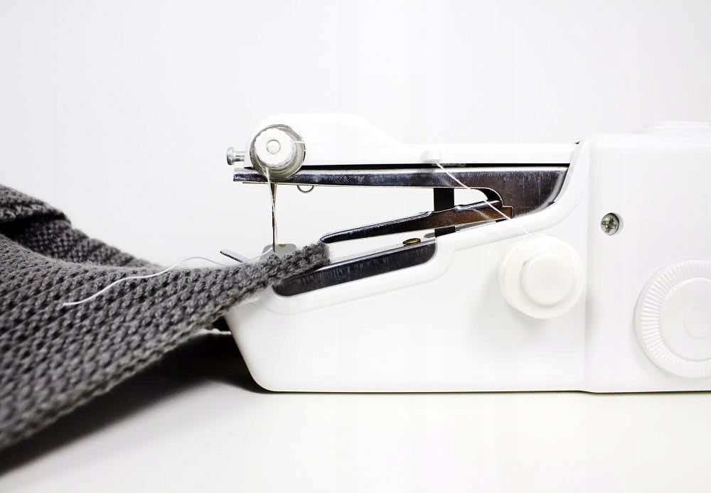 MINI HAND SEWING MACHINE BATTERY OPERATED ELECTRIC PORTABLE BATTERY OPERATED Functions smooth sewing speed adjustment