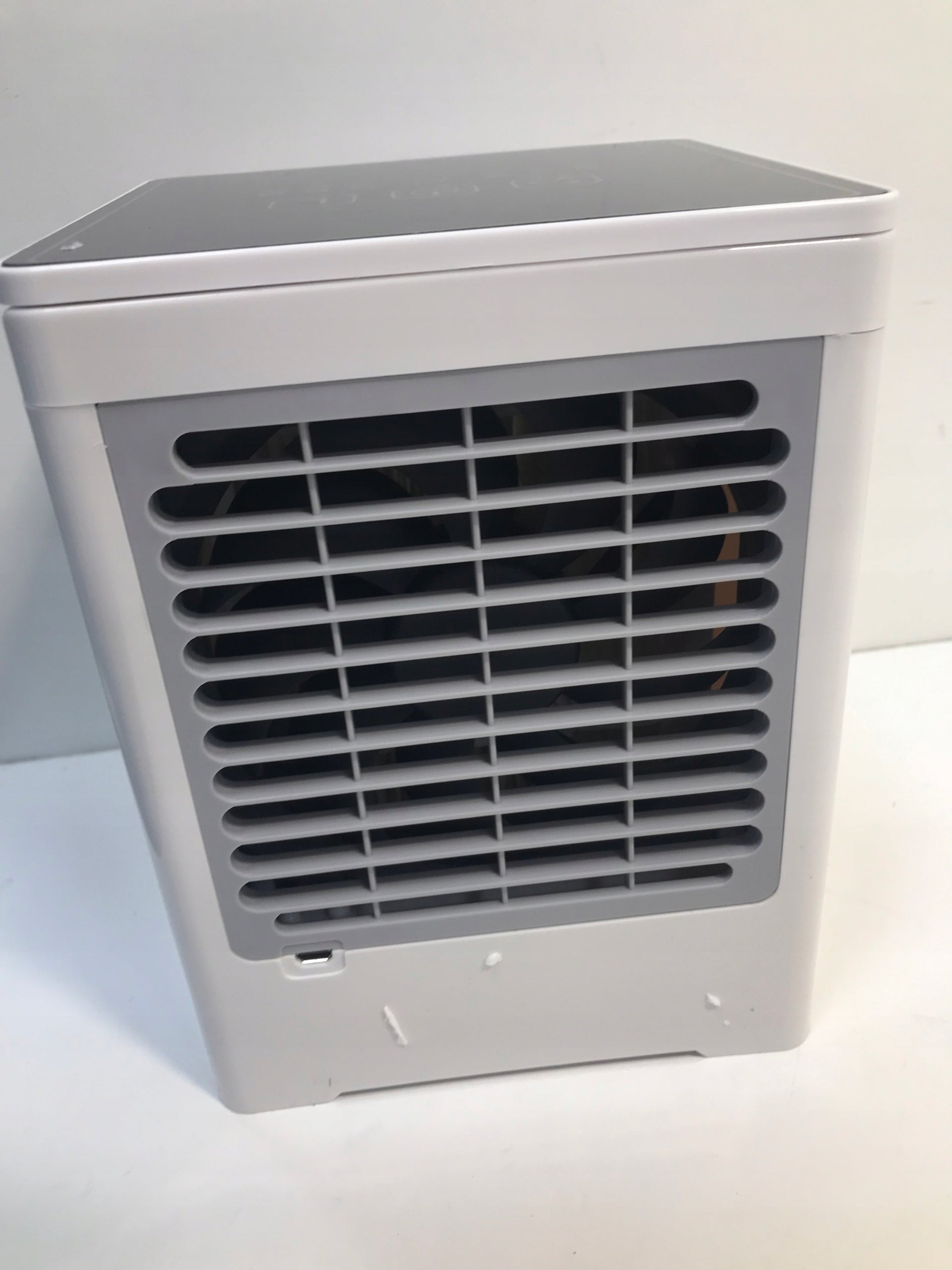 MINI PORTABLE AIR CONDITIONER 475ML 6W - COMPACT, EFFICIENT, MULTIFUNCTIONAL Model XBSLJ