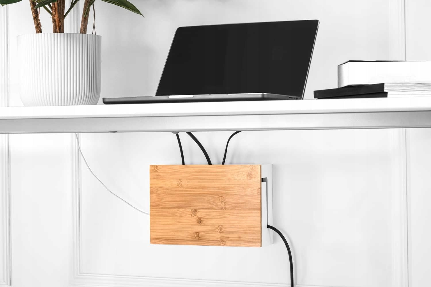 MODERN WALL CABLE BOX WITH MAGNETIC COVER AND HOLES Manufacturer code Skrzynka do kablami -