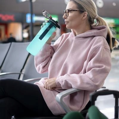 MOMO WAY water bottle green 1L large water bottle with fruit refill bpa free Model Butelka na wodę z uchwytem na trening z miarką