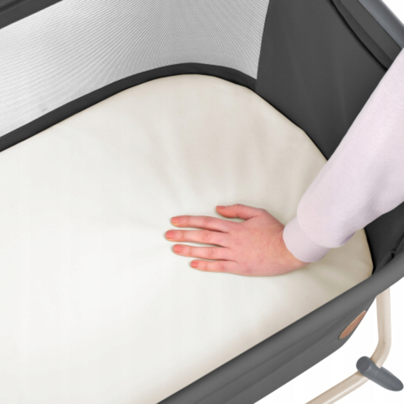 Maxi-Cosi Ava - high chair from birth to 3 years. Color shades of gray and silver