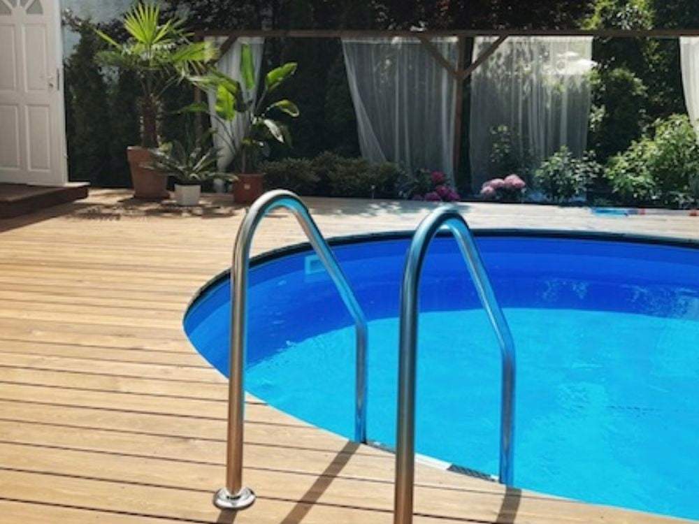 Metal pool 4x1,5 m professional installation of high quality accessories.