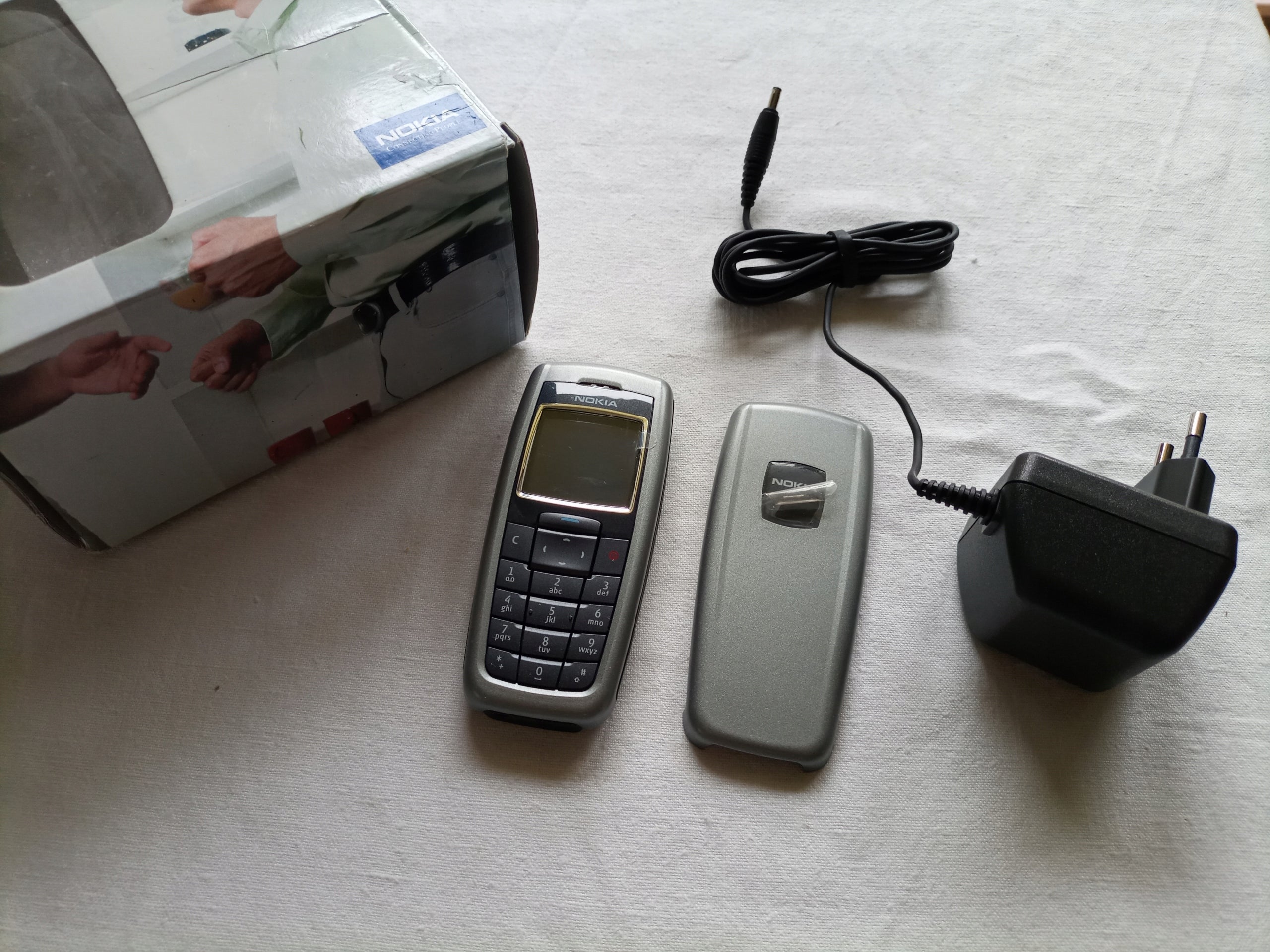 Mobile Phone Nokia 2600 4MB/2MB 2G New Original Factory Films Charger included yes
