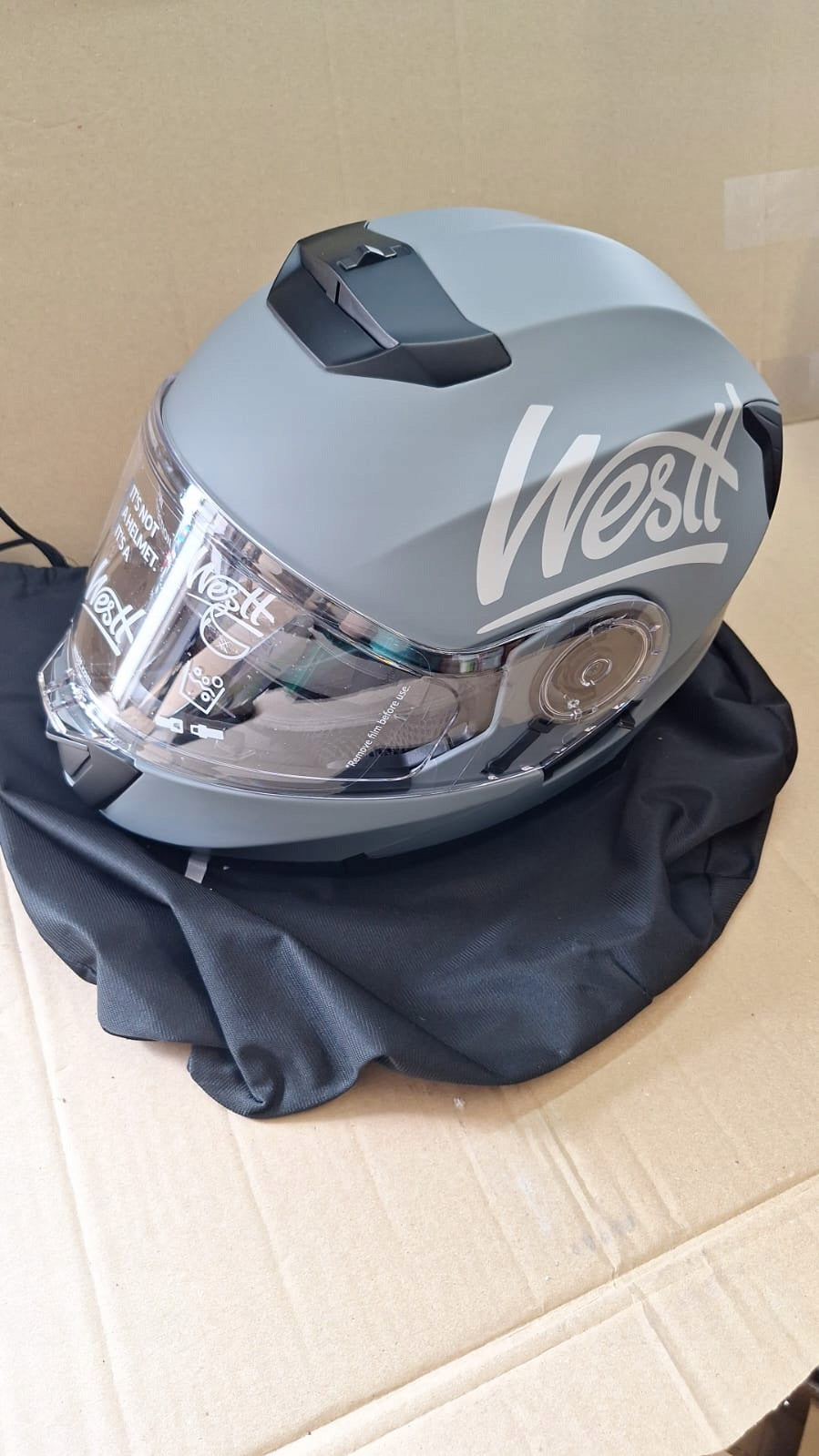 Motorcycle helmet Westt W-203 ECE-R22.06 size. S 55-56 cm Packaging status original