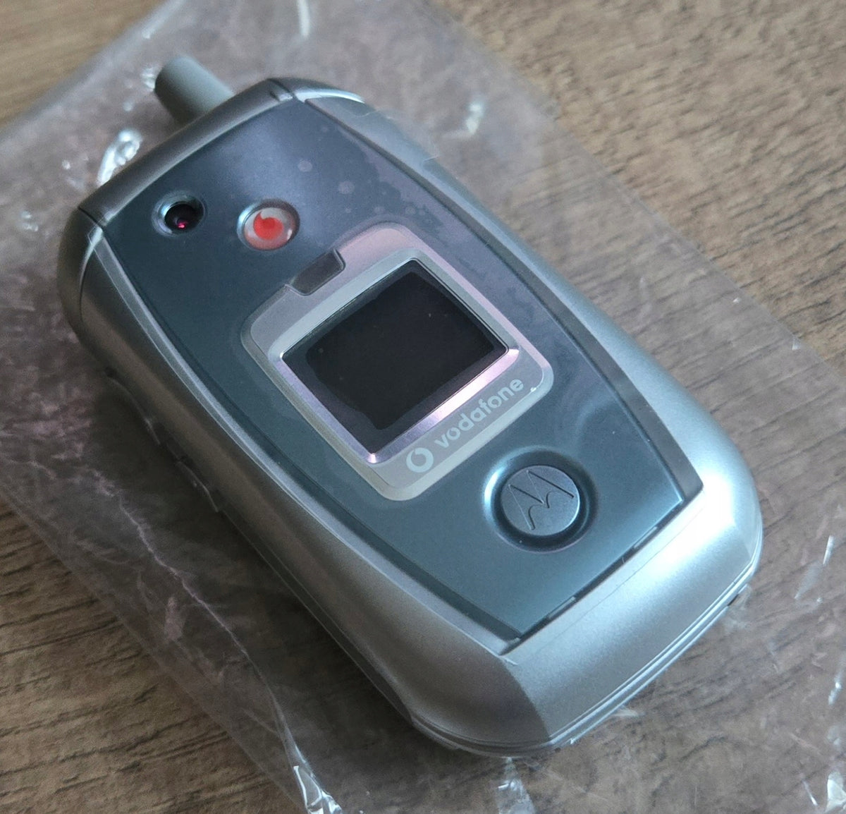 Motorola V980 Set! NEW! MEGA UNIQUE! For the Collector! Without Lock! Charger included yes