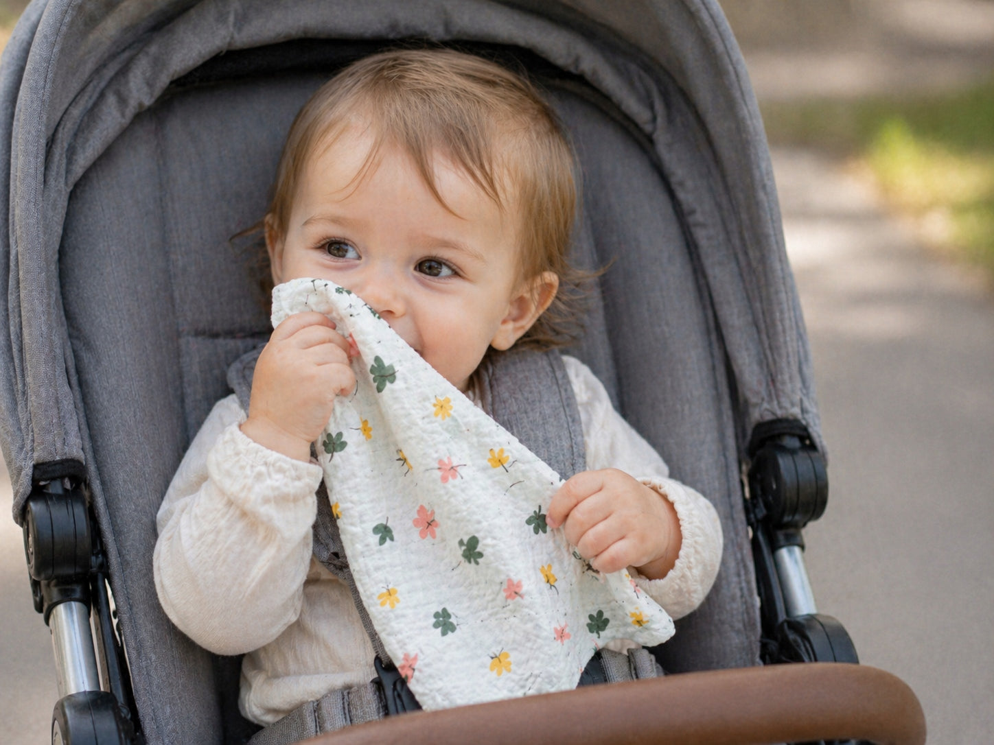 Muslin diaper 30x30 cm, downpour, handkerchief- green in leaves Manufacturer code PROD-MUS-30X30