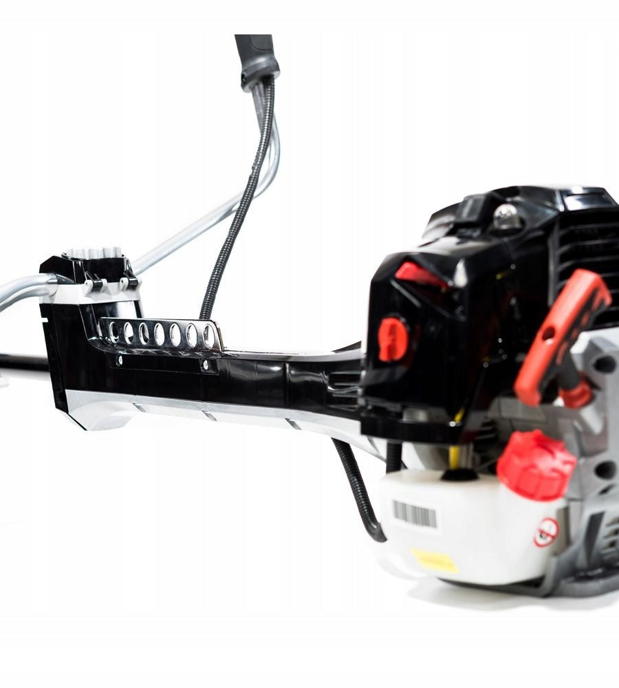 NAX Diesel scythe 800B with 51,7cc engine licensed by Briggs&Stratton Power supply combustion