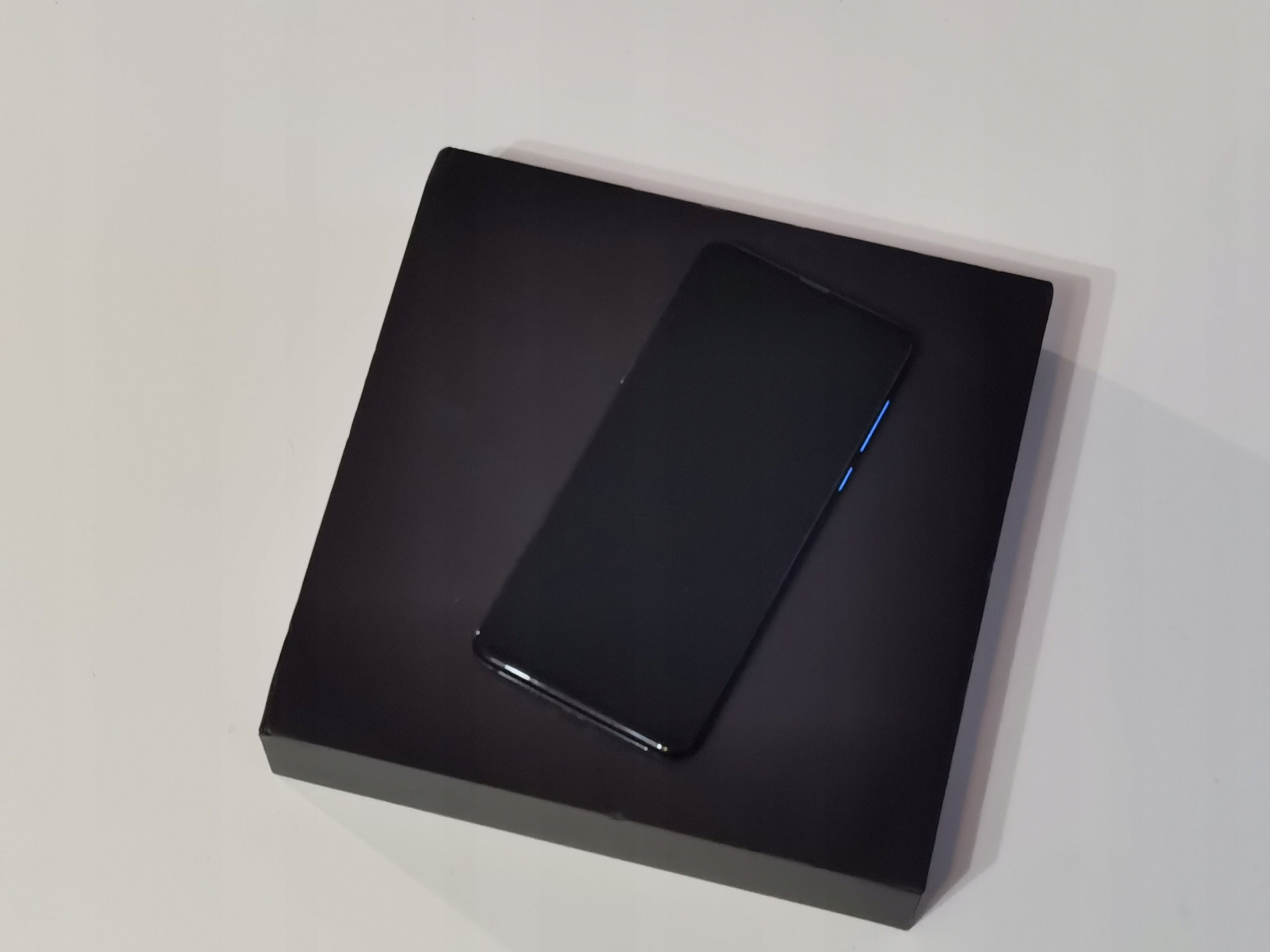 NEW XIAOMI MI MIX 3 5G! 6 GB / 128 GB BLACK / SET - A REAL UNIQUE! Charger included yes