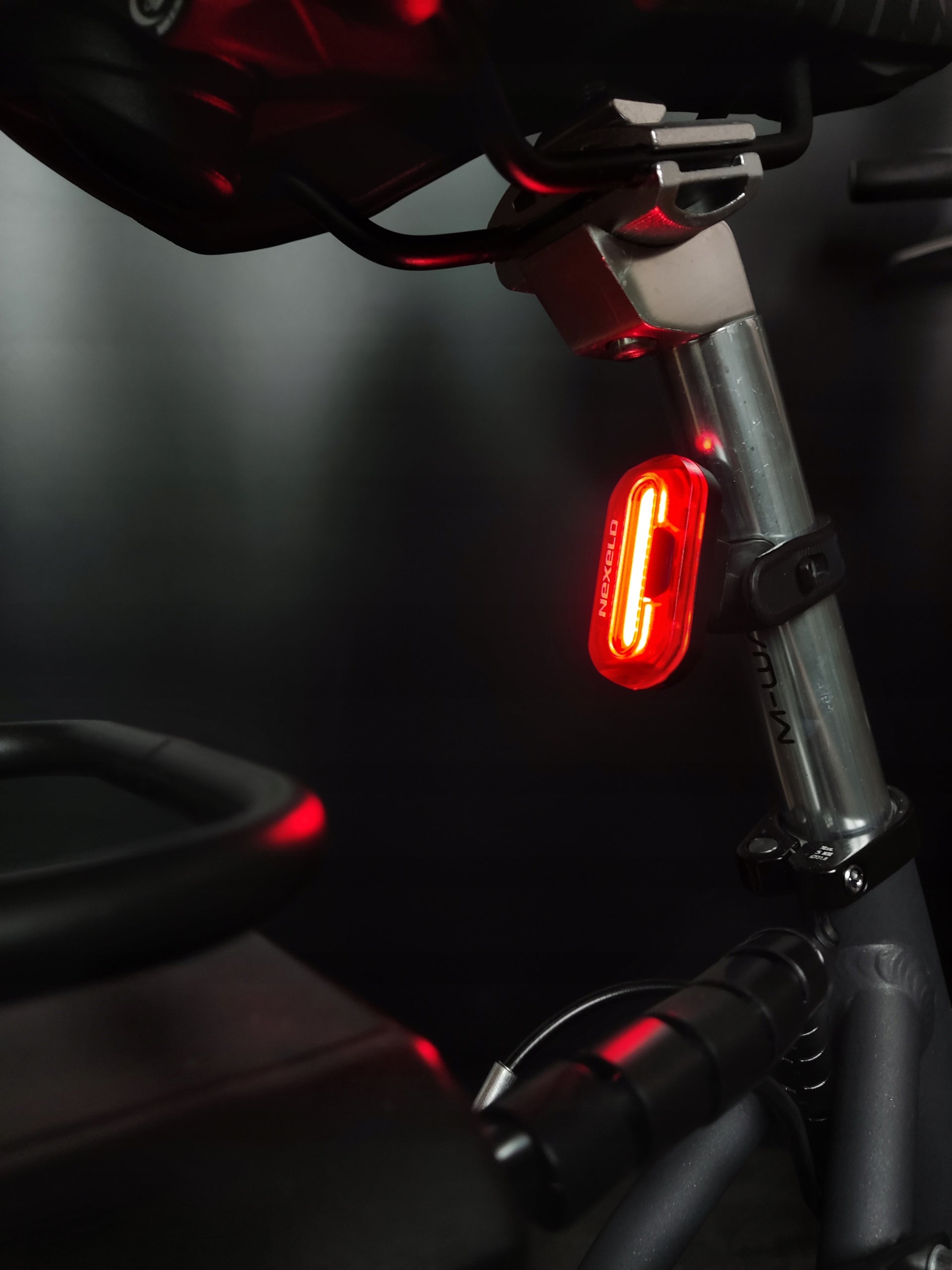 NEXELO L188009NEX Rear Bike Light LED 2 Battery Modes With Reflector Power supply battery
