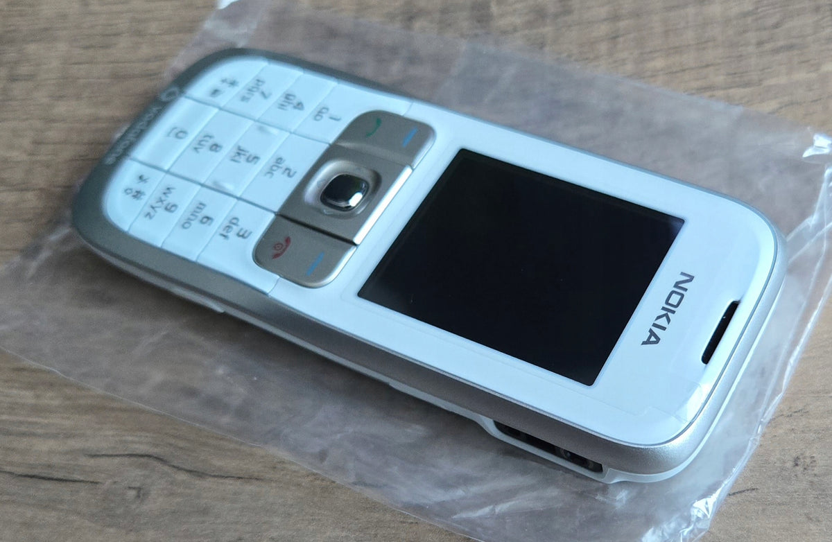 NOKIA 2630 White JONAS BROTHERS EDITION! UNIQUE! The only ONE! NEW! Headphones included yes