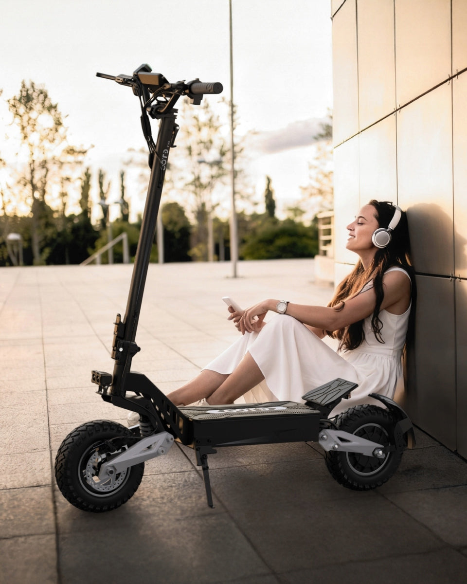 New Off-Road Electric Scooter 900W 48V 13.5Ah 45HP 11" tires OOTD T10 Packaging status original
