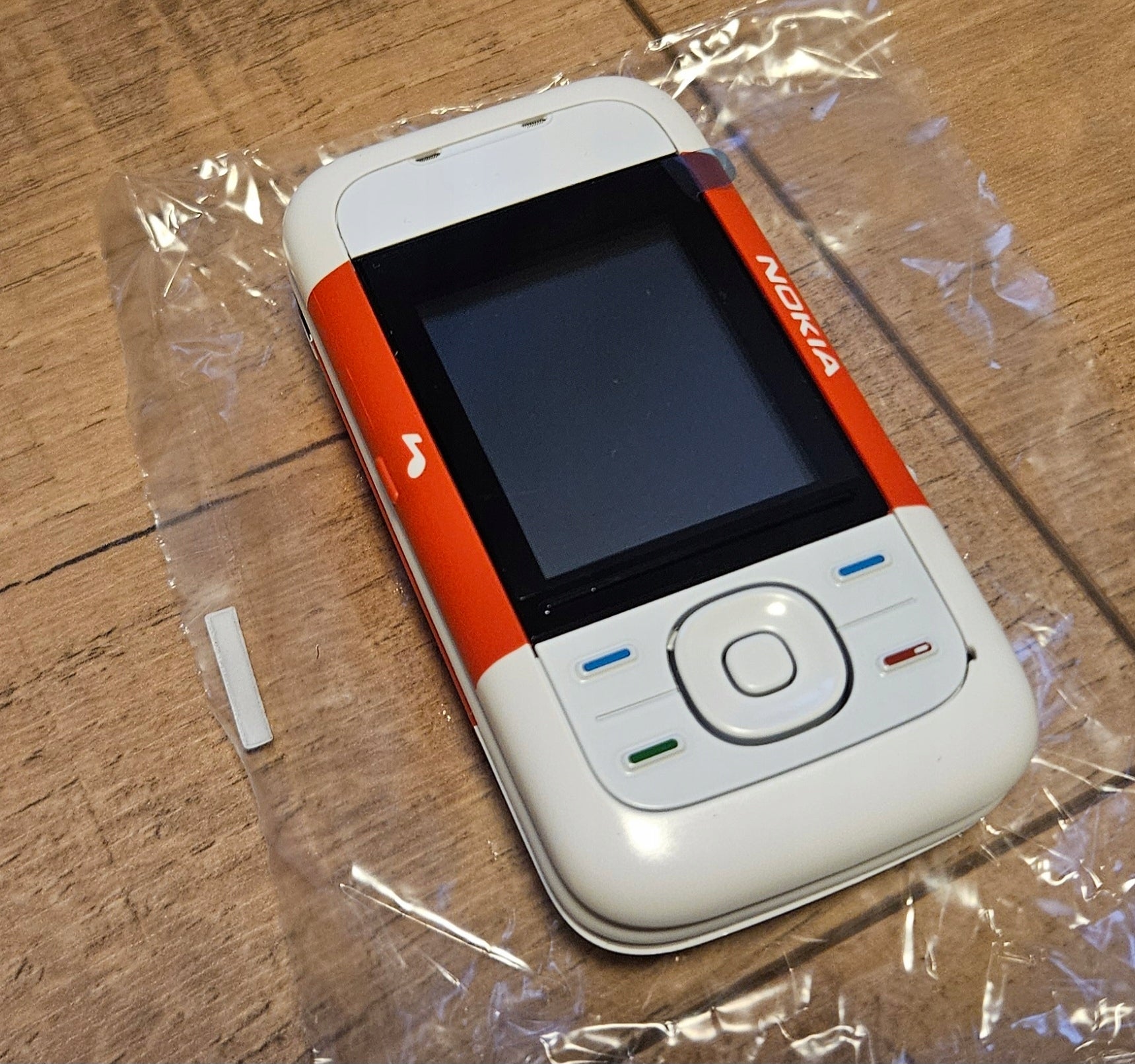 Nokia 5200 White/Red NEW! Sets! UNIQUE! Without Lock! Headphones included yes