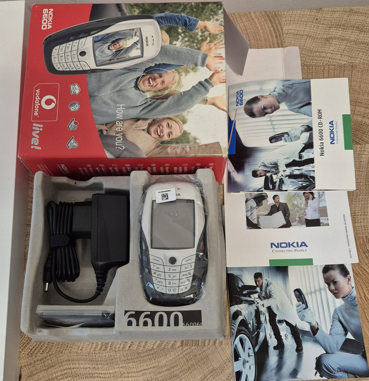 Nokia 6600 4MB/8MB 2G Mobile Phone Gray Headphones included yes
