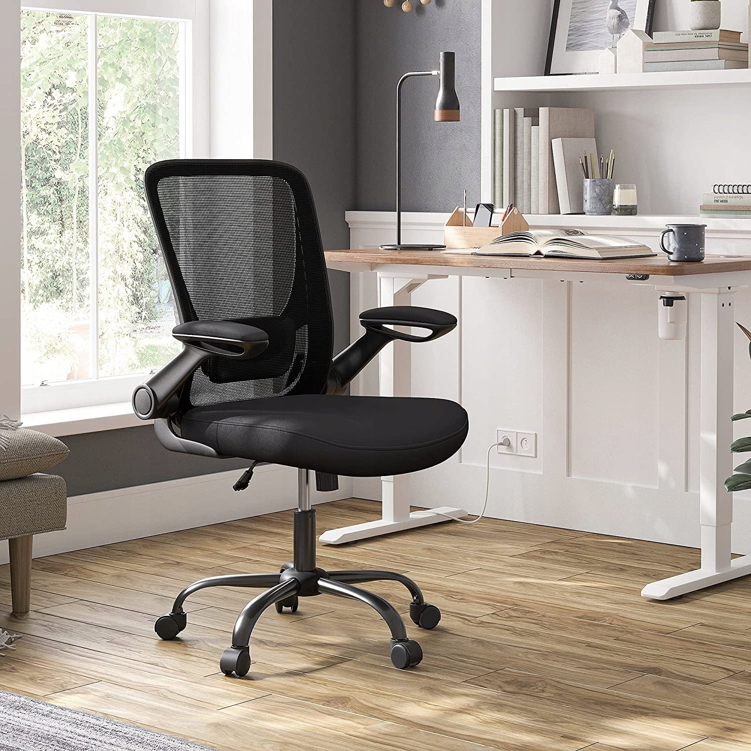 OFFICE CHAIR SWIVEL DESK CHAIR ERGONOMIC MESH BLACK 120KG Manufacturer code OBN37BK