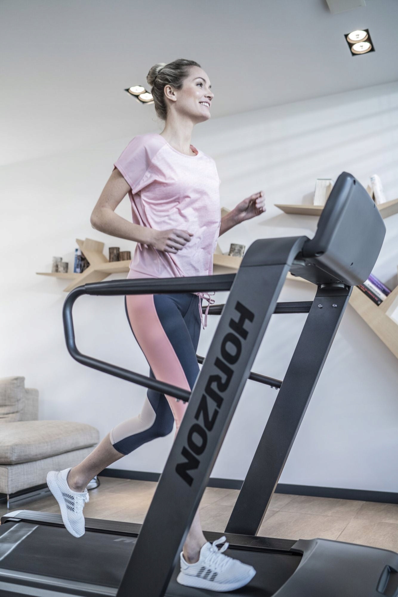 OMEGA Electric Training Treadmill With Horizon Fitness Gray + Mat Packaging status original