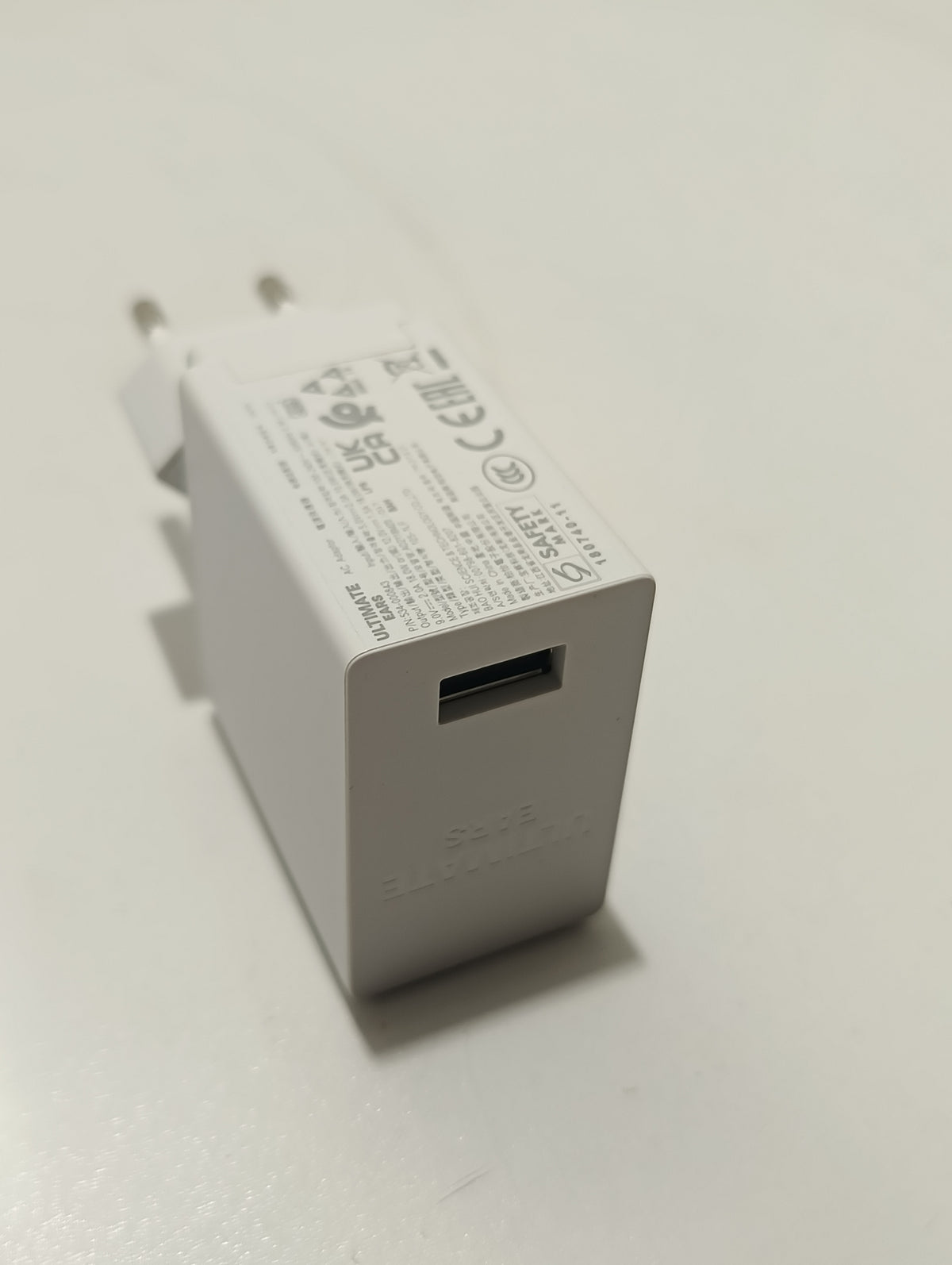 ORIGINAL CHARGER MEGABOOM SPEAKER POWER SUPPLY ULTIMATE EARS 105-1LF 5V 2A