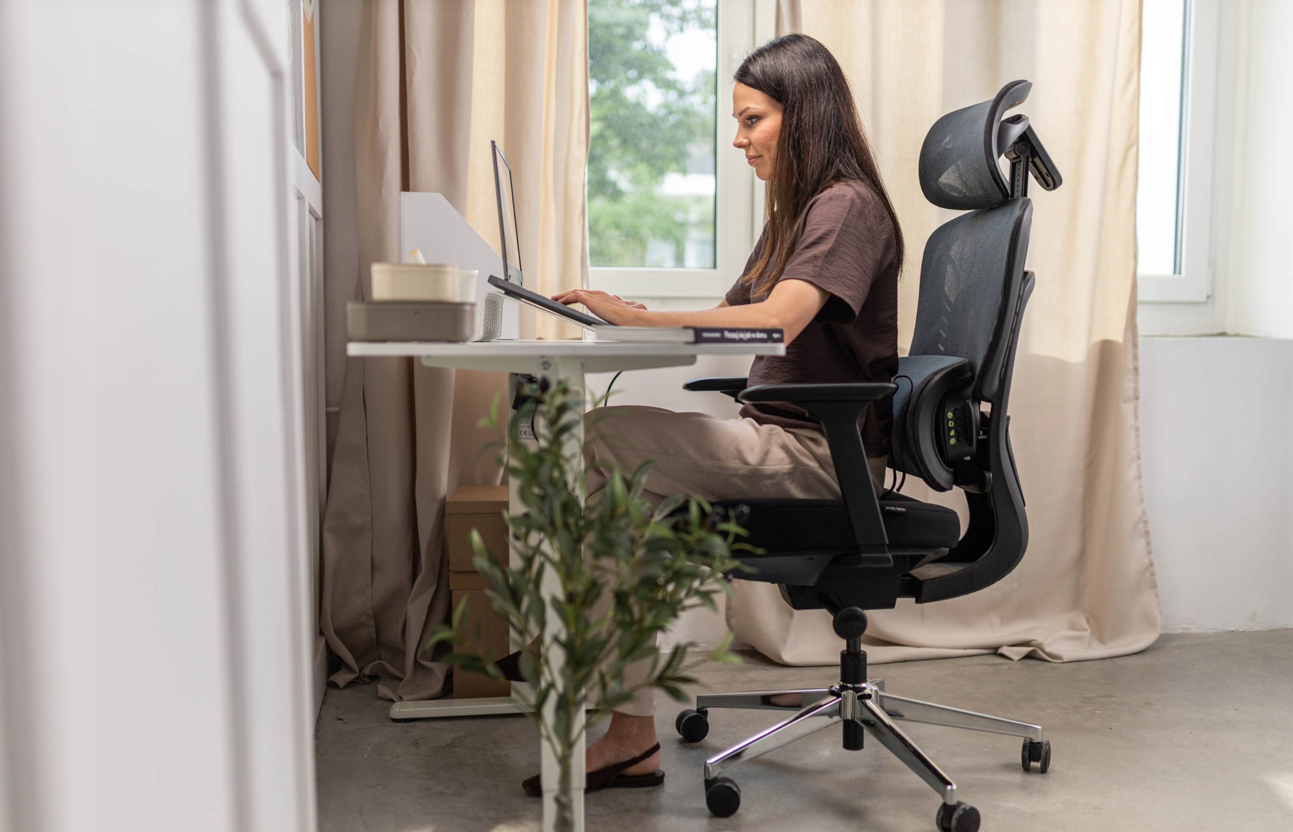 Office swivel chair MARK ADLER black ergonomic with massage up to 136kg Packaging status original