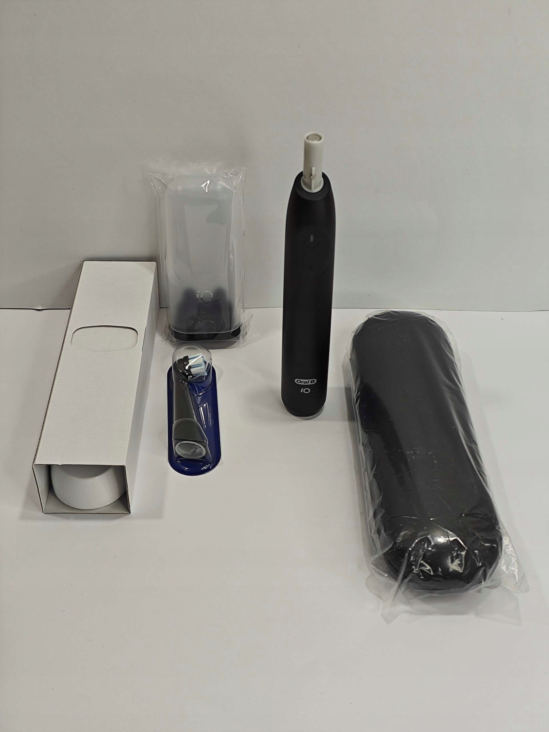 Oral-B iO 2 Night Black Electric Toothbrush + Case + Tip Stand Medical device no