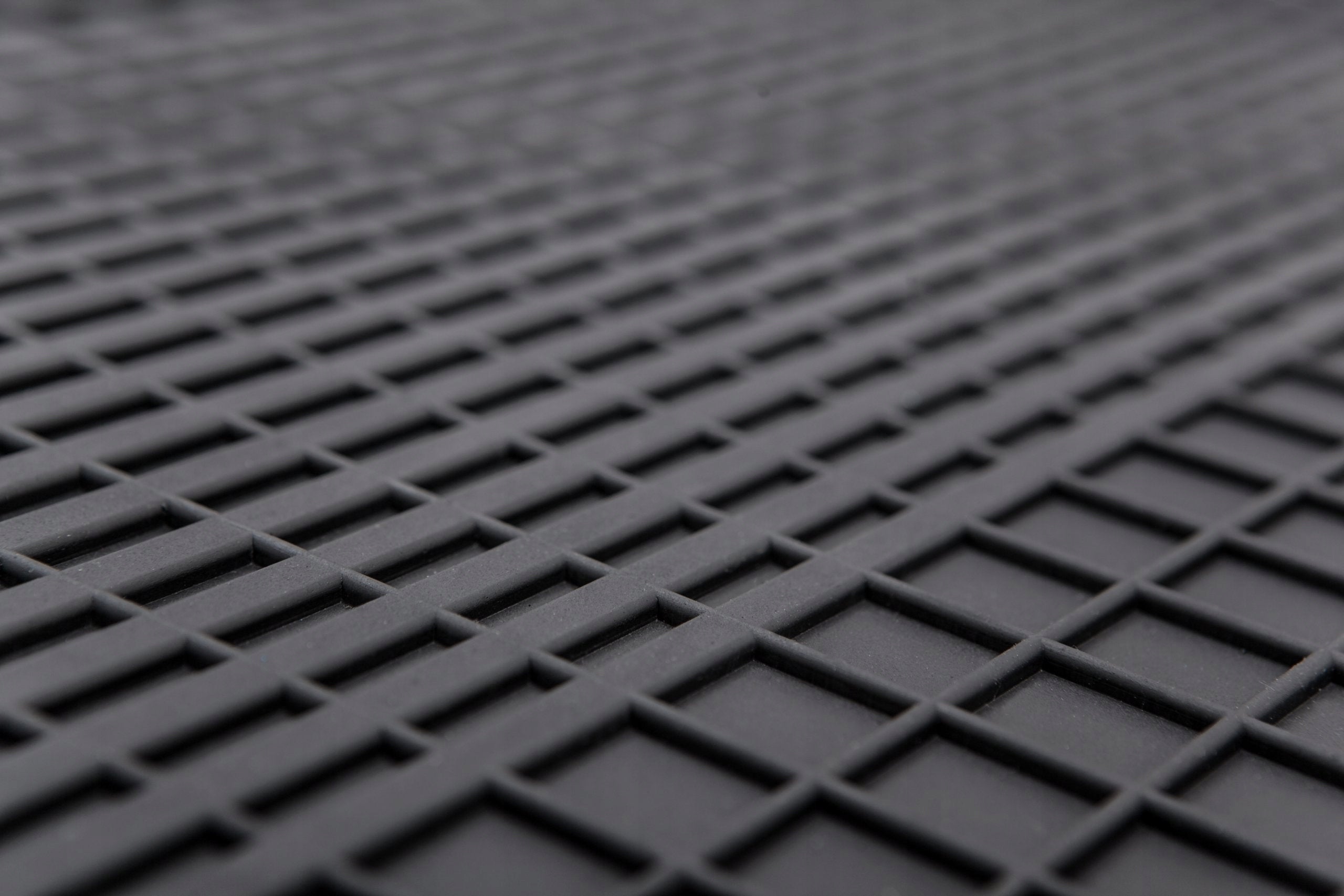 PEUGEOT 5008 AND RUBBER TROUGH MATS FITTED TO THE CAR Multi-item bundle yes