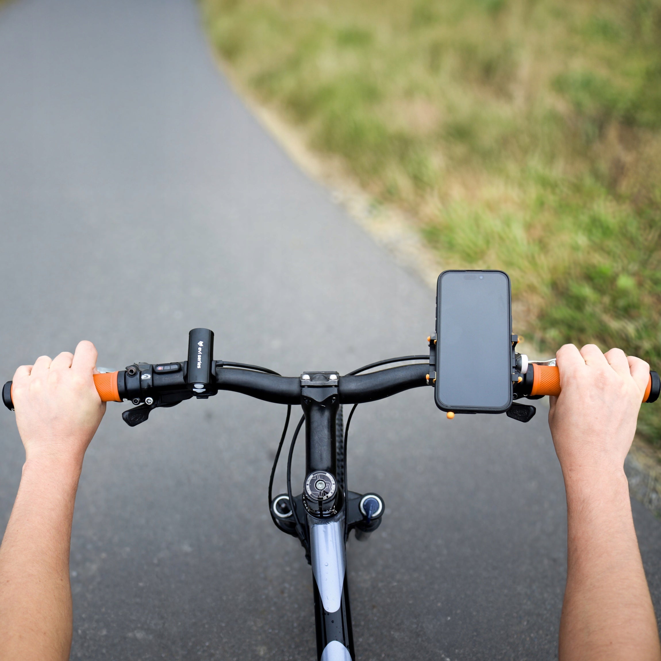 PHONE HOLDER FOR MOTORCYCLE BIKE SMARTPHONE STABLE NAVIGATION MTB ROAD Model MOCNY UCHWYT NA ROWER QUAD MOTOR HULAJNOGĘ TELEFON