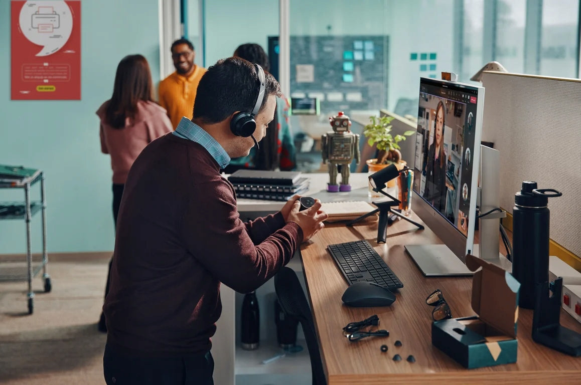 POLY Voyager Focus 2 headset with Microsoft Teams certification... Model 77Y85AA