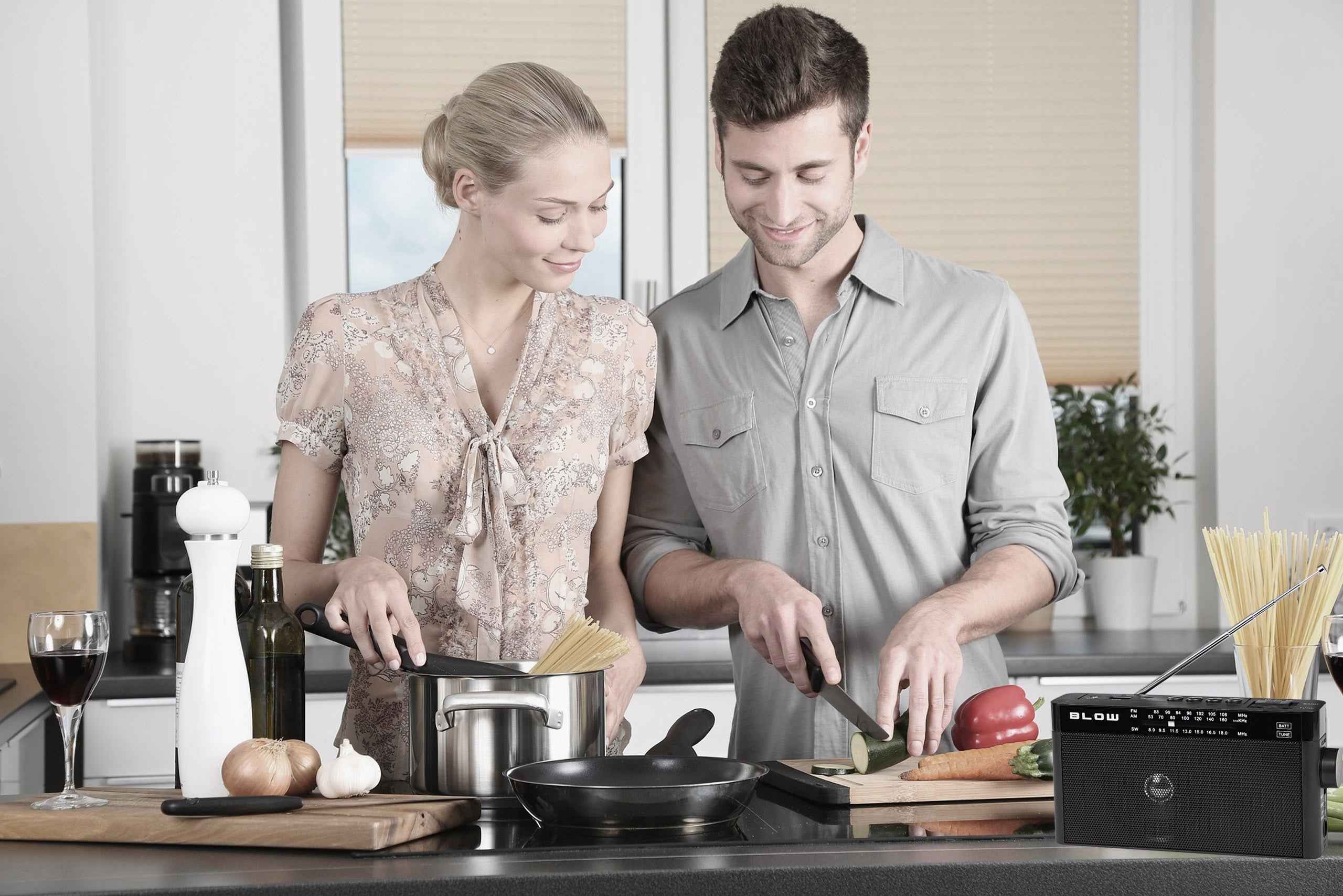 PORTABLE RADIO AM/FM KITCHEN BUILDING BLUETOOTH RECHARGEABLE USB AUX SD Manufacturer code 77-539#