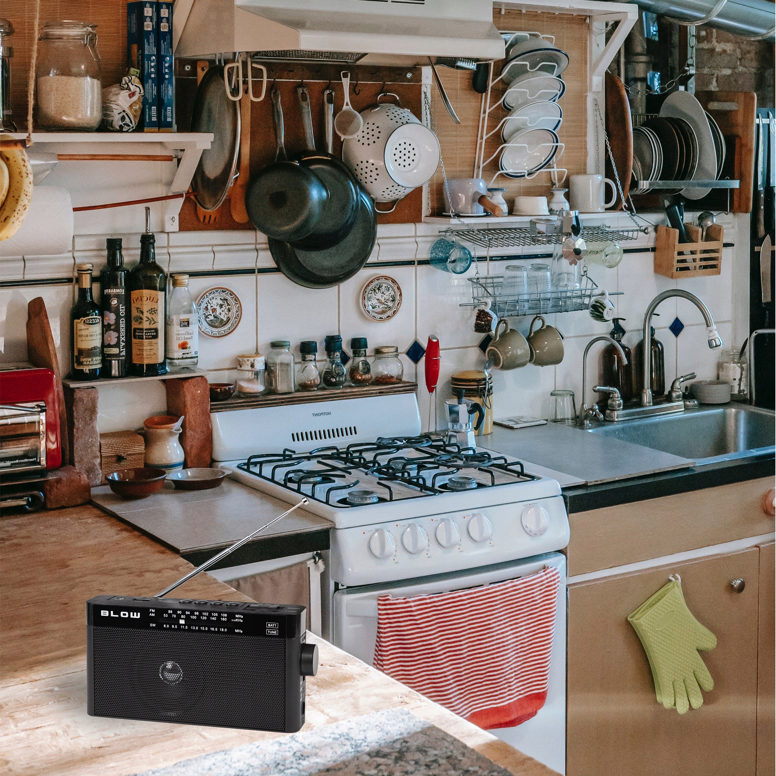 PORTABLE RADIO AM/FM KITCHEN BUILDING BLUETOOTH RECHARGEABLE USB AUX SD Packaging status original