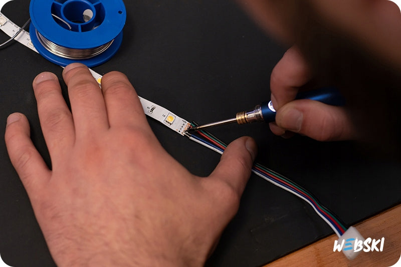 PRECISION WIRELESS USB SOLDERING IRON WITH RECHARGEABLE PORTABLE BATTERY Minimum operating temperature 200°C
